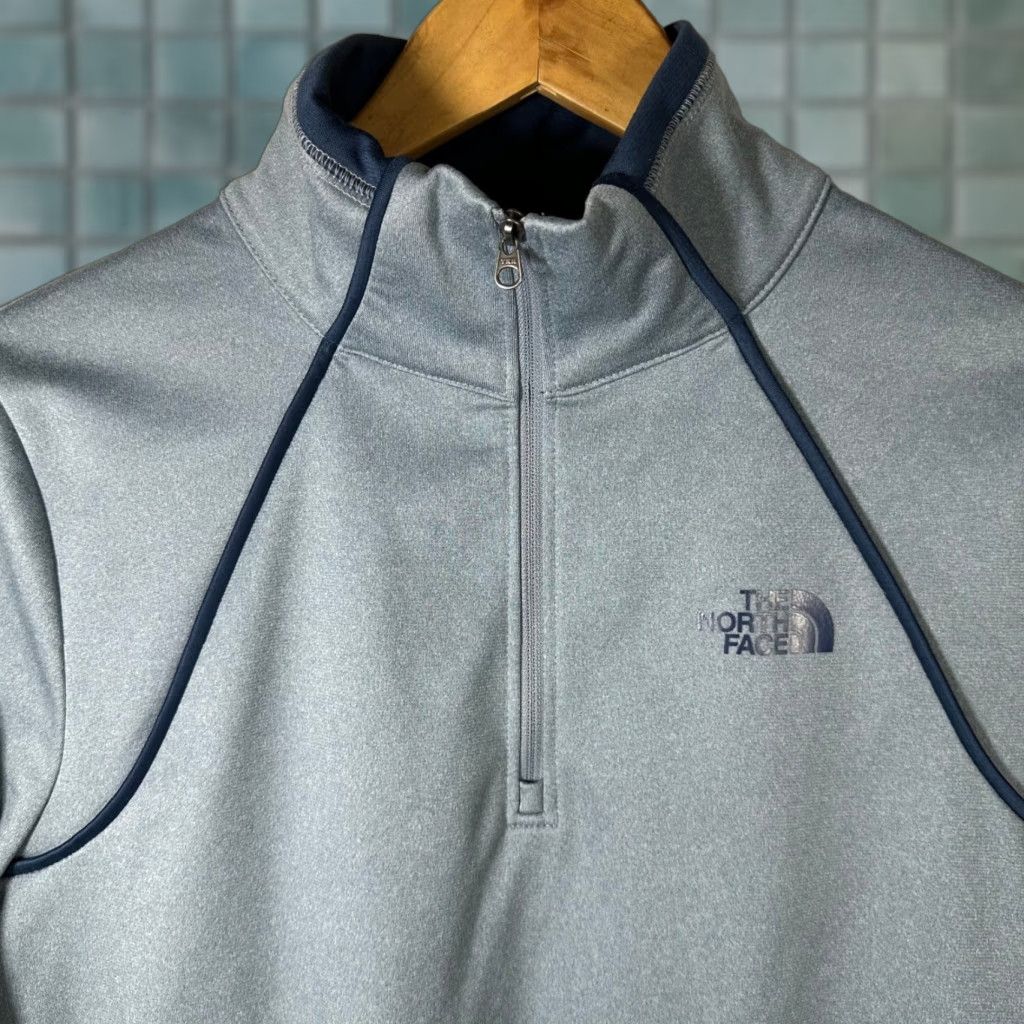 The North Face Womens Blue Quarter Zip Fleece Pullover Raglan Sleeve :: Size L :: Mock Neck :: Zip :: Pullover :: Colorblock :: Athletic Fit Womens