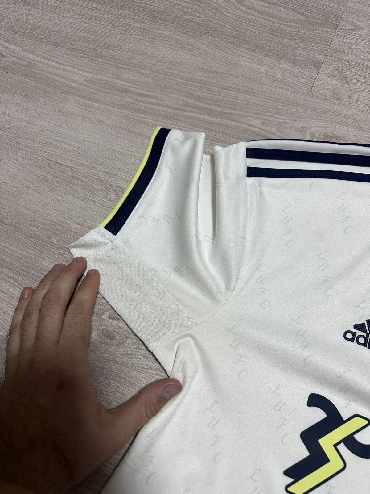 Adidas Leeds United 2022/2023 Adidas Football Shirt Soccer Jersey Size US L / EU 52-54 / 3 - 12 Thumbnail