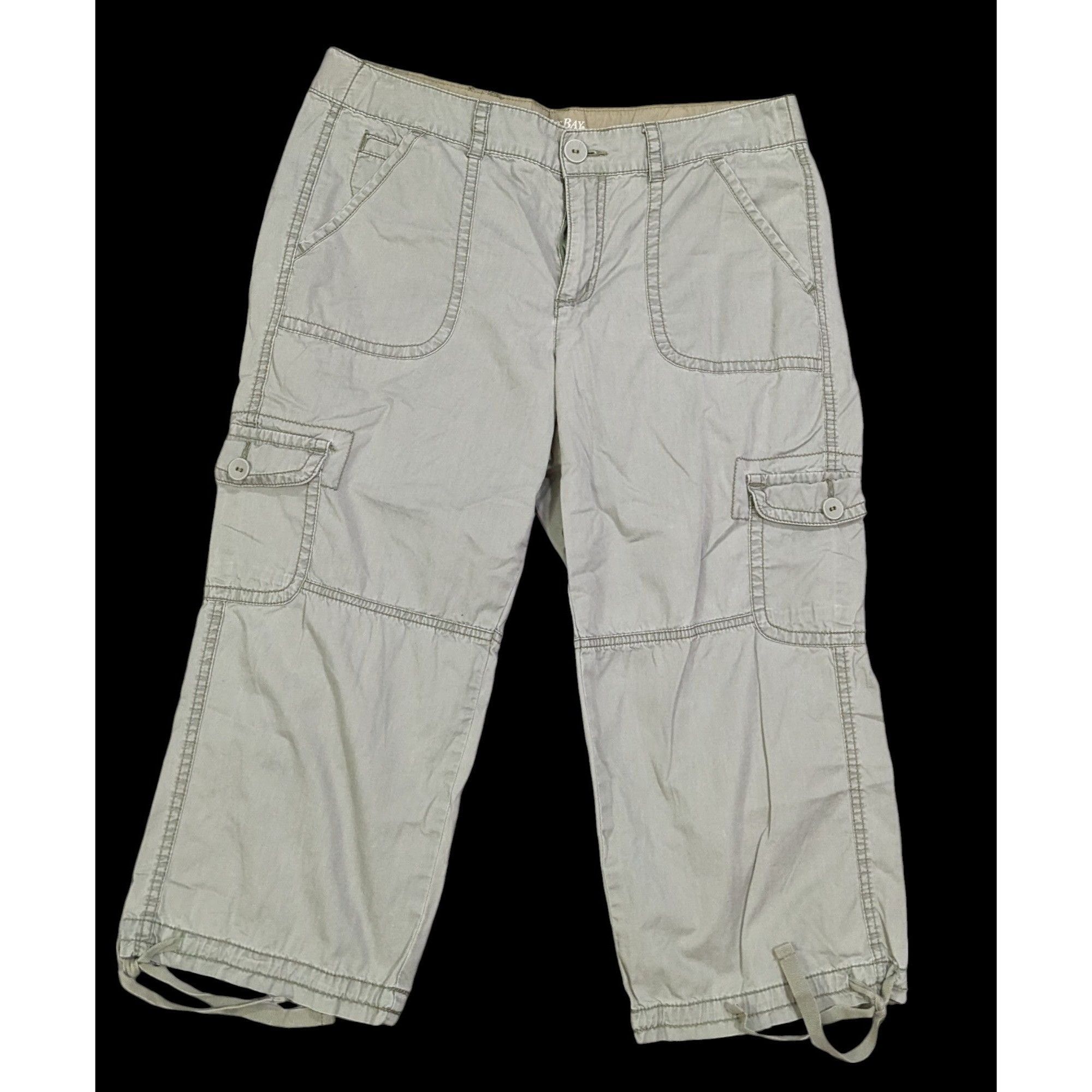 St. Johns Bay Preppy Casual Grey Capris by St. John's Bay Size 34" / US 12 / IT 48 - 1 Thumbnail