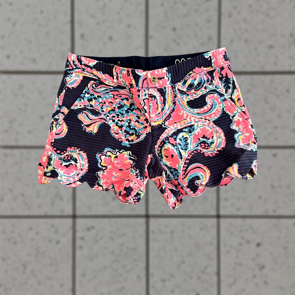 Lilly Pulitzer Lilly Pulitzer Buttercup Shorts 00 Women Scalloped Hem Floral Blue Pink Cotton 4 Pockets Zip Button Classic Rise 7in Inseam 4.5in Size 24" / US 00 / IT 34 - 1 Thumbnail