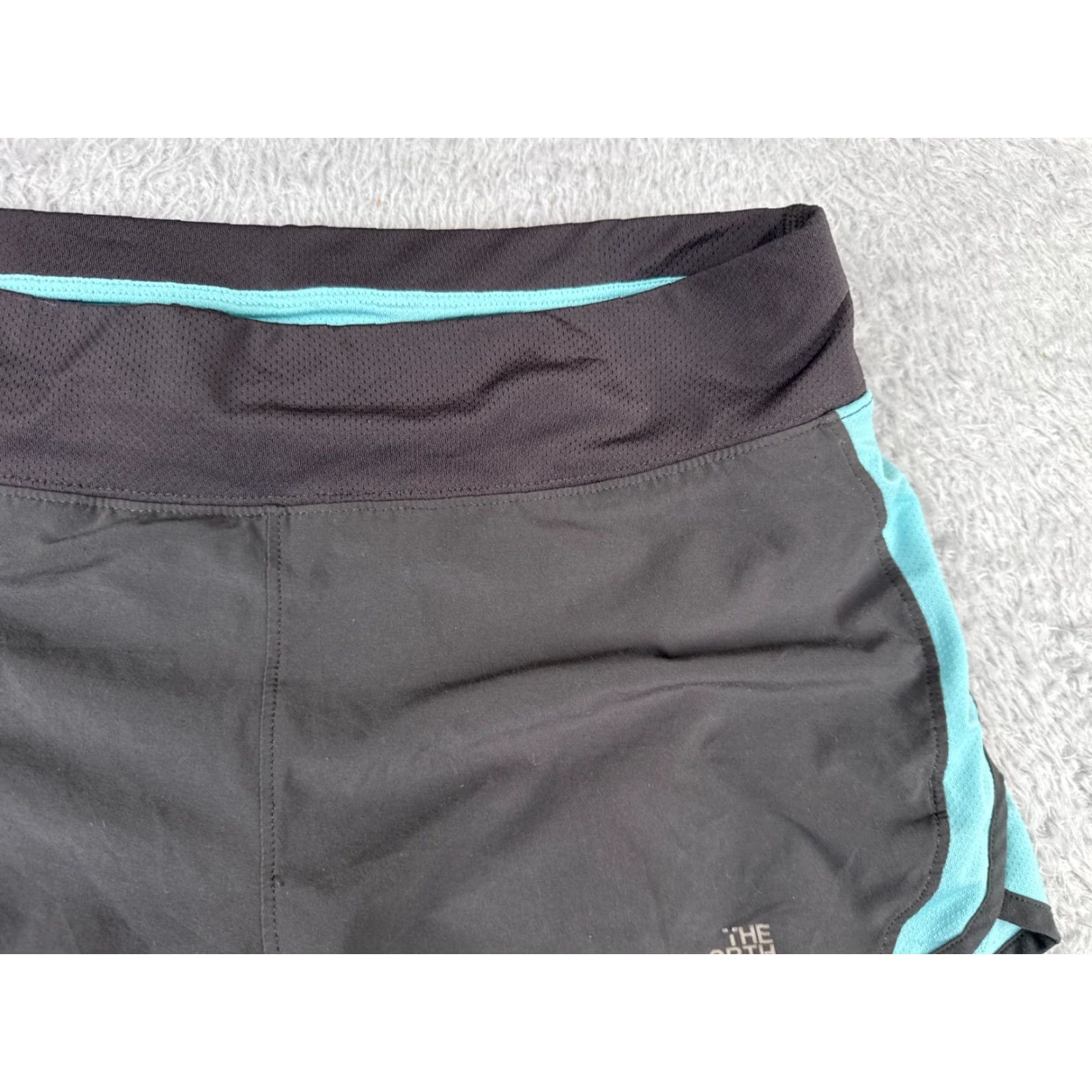 The North Face VINTAGE: The North Face Shorts Women Small Gray Teal Lined Polyester Blend Run Running Size 28" / US 6 / IT 42 - 3 Thumbnail