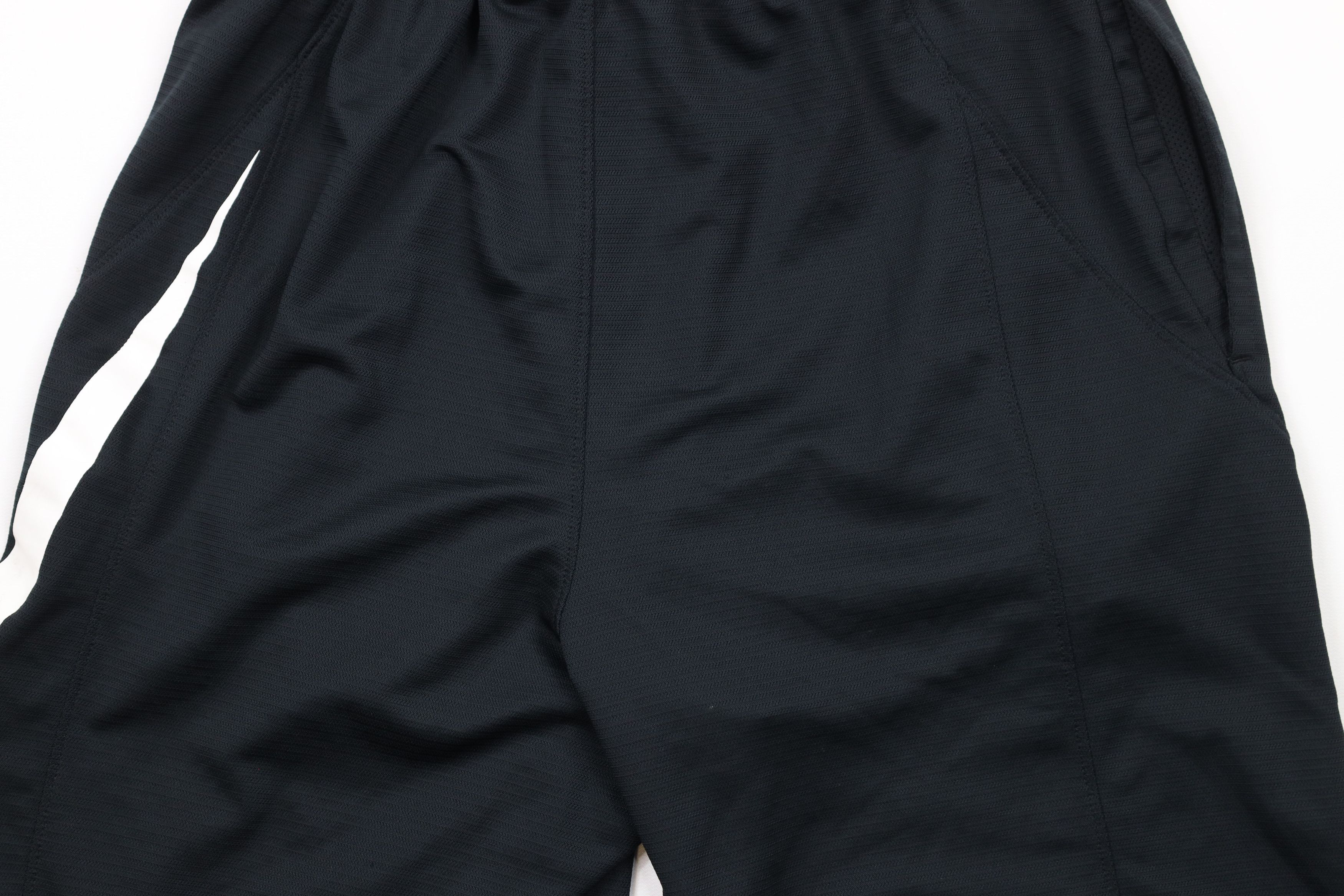 Nike × Vintage Vintage Nike Logo Above Knee Gym Basketball Shorts Black Size US 32 / EU 48 - 13 Thumbnail