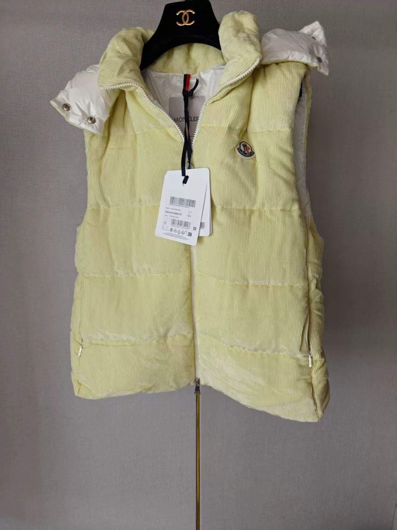 Moncler Moncler Women's Vest Size S / US 4 / IT 40 - 1 Thumbnail