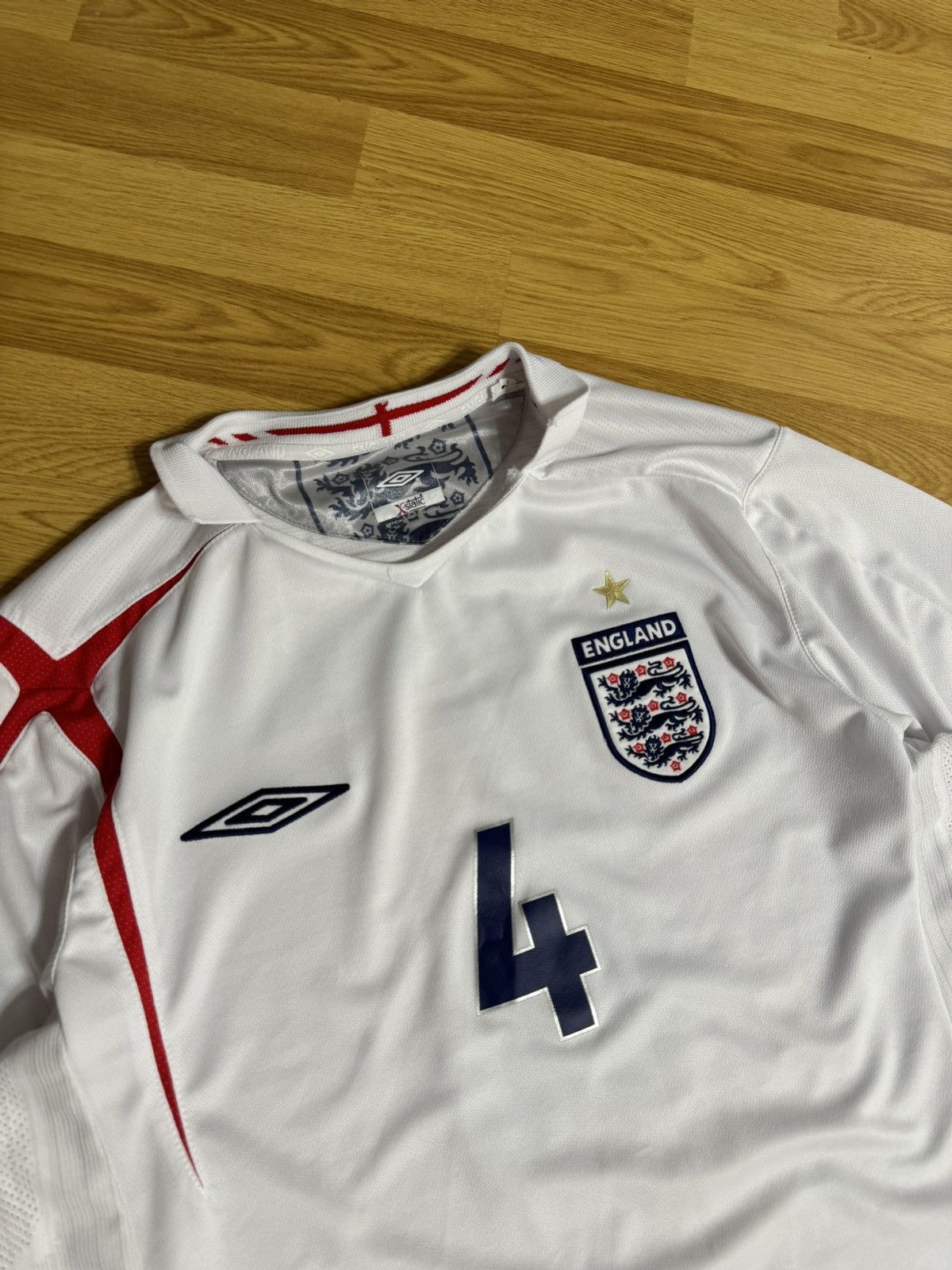 Umbro × Vintage Blokecore ⚽️ England 2005 - 2007 home #4 GERRARD football kit Size US L / EU 52-54 / 3 - 6 Thumbnail