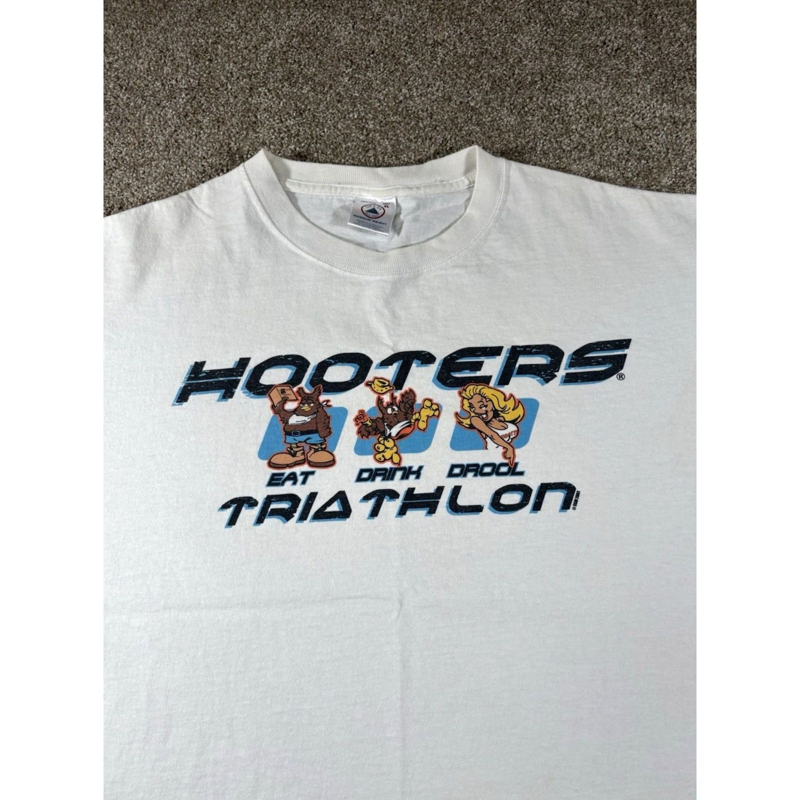 Vintage VINTAGE Hooters T-Shirt XL White Cotton Short Sleeve Crew Neck Logo 90s USA Men Decade Graphic Shirt Size US XL / EU 56 / 4 - 2 Thumbnail