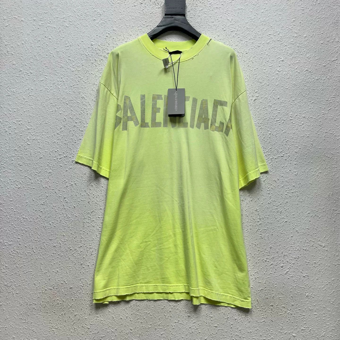 Balenciaga Balenciaga Neon Tape Logo T-Shirt M Size US M / EU 48-50 / 2 - 1 Thumbnail