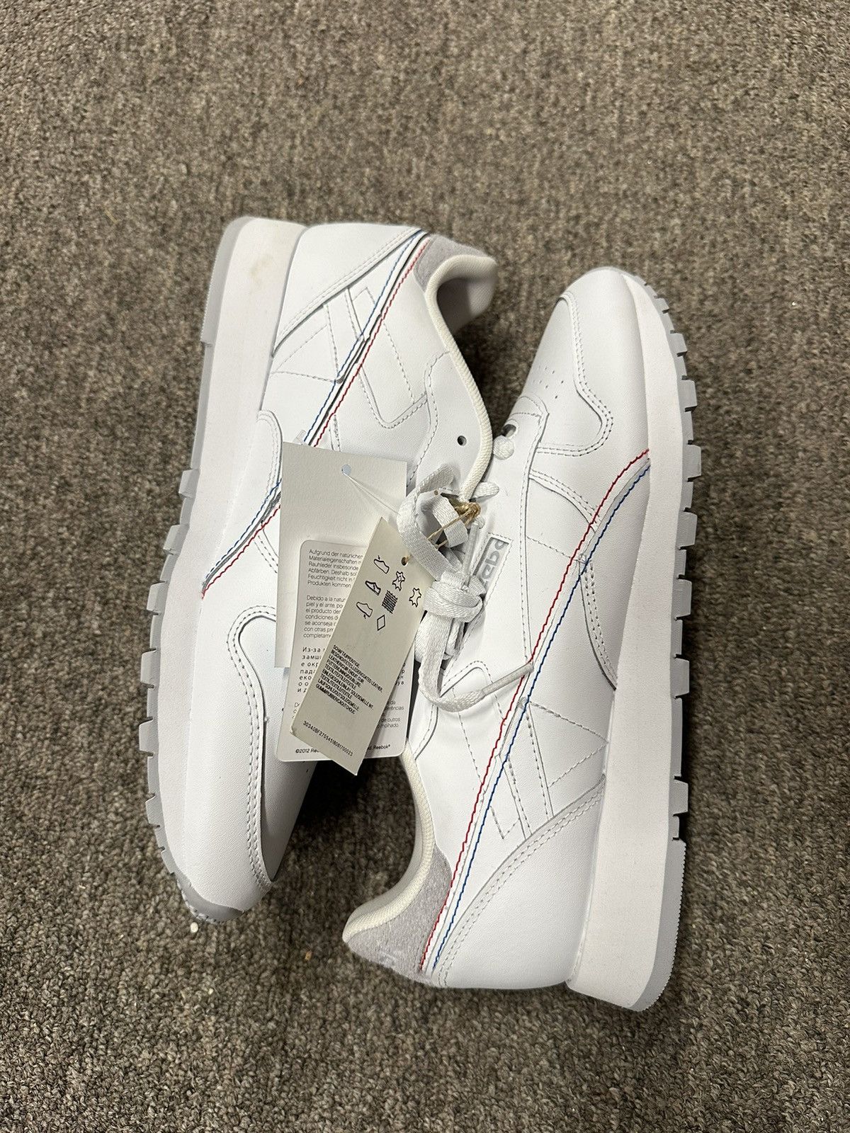 Reebok Reebok classic low top sneakers Size US 10.5 / EU 43-44 - 2 Thumbnail