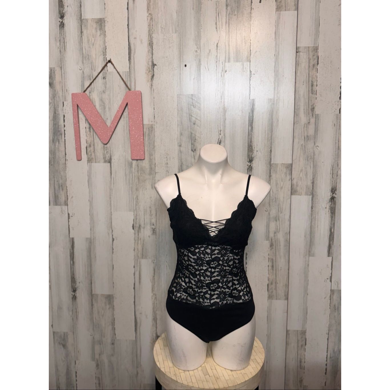 Guess GUESS Black Lace Bodysuit Women’s Size M Spaghetti Strap Floral Lace Top NWT Size M / US 6-8 / IT 42-44 - 2 Thumbnail
