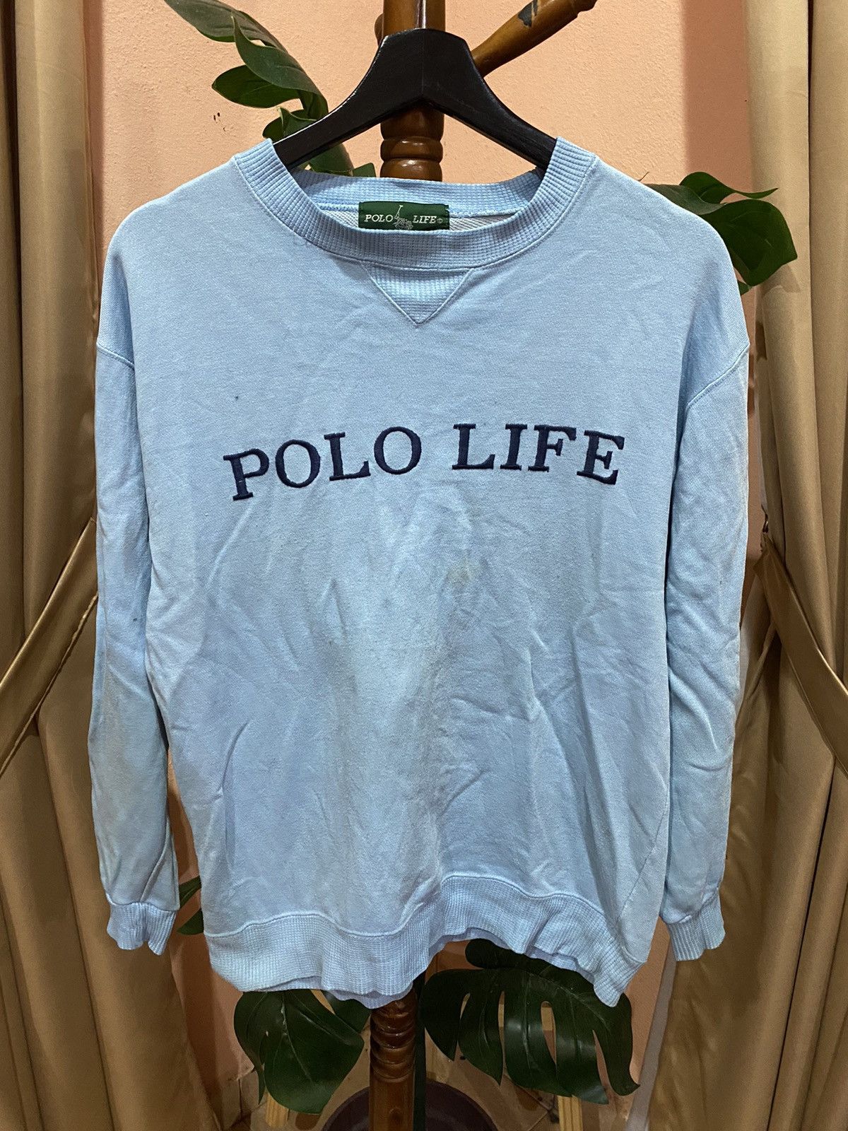 Polo Life Sweatshirt – Casual and Comfortable Vintage Style