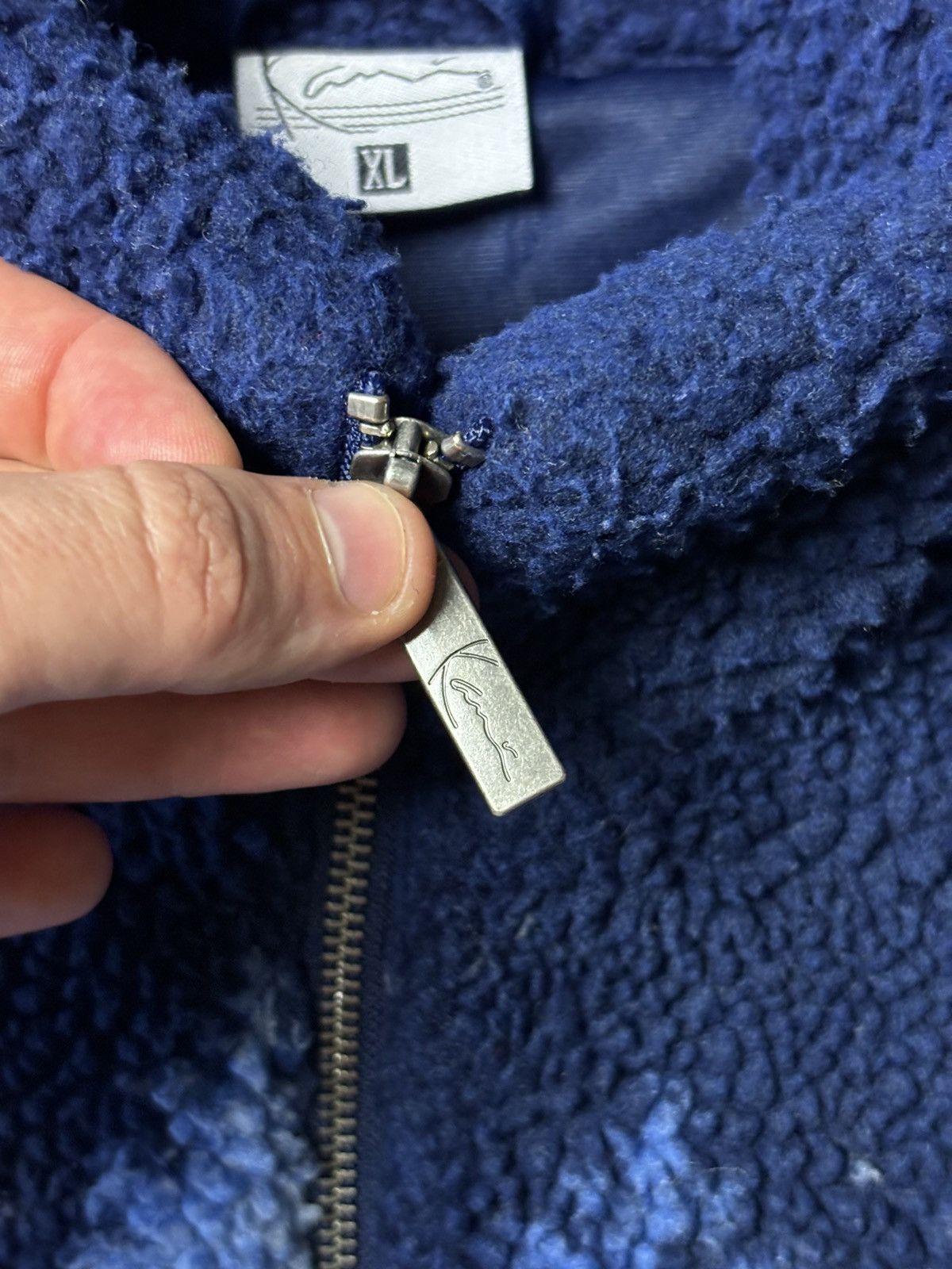 Karl Kani Karl Kani METAL SIGNATURE WOLF TEDDY TROYER - Fleece jumper Size US XL / EU 56 / 4 - 6 Thumbnail