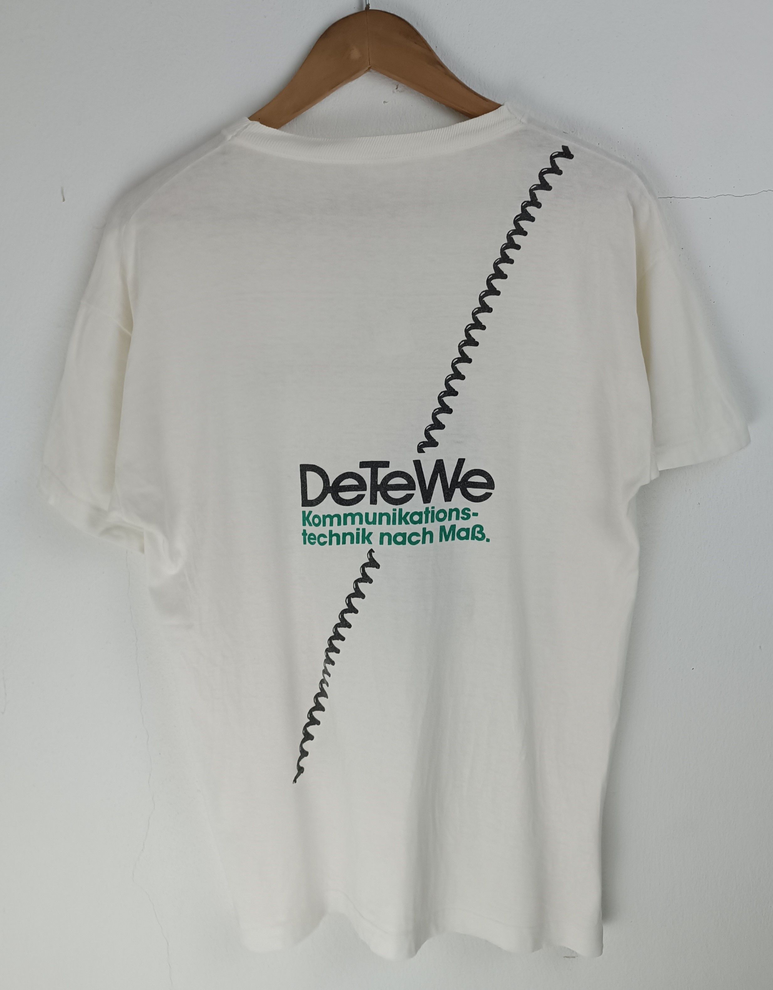 Other VINTAGE 90'S DeTeWe KOMMUNIKATIONS TECHNIK VERY RARE TEE Size US L / EU 52-54 / 3 - 4 Thumbnail