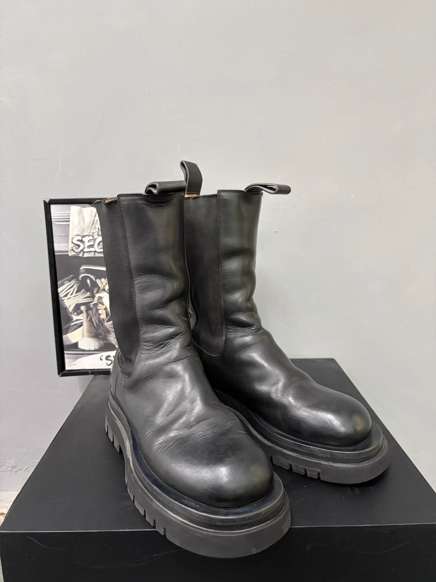 Bottega Veneta Bottega Veneta Lug Chelsea Boots K34 Size US 8 / IT 38 - 1 Thumbnail