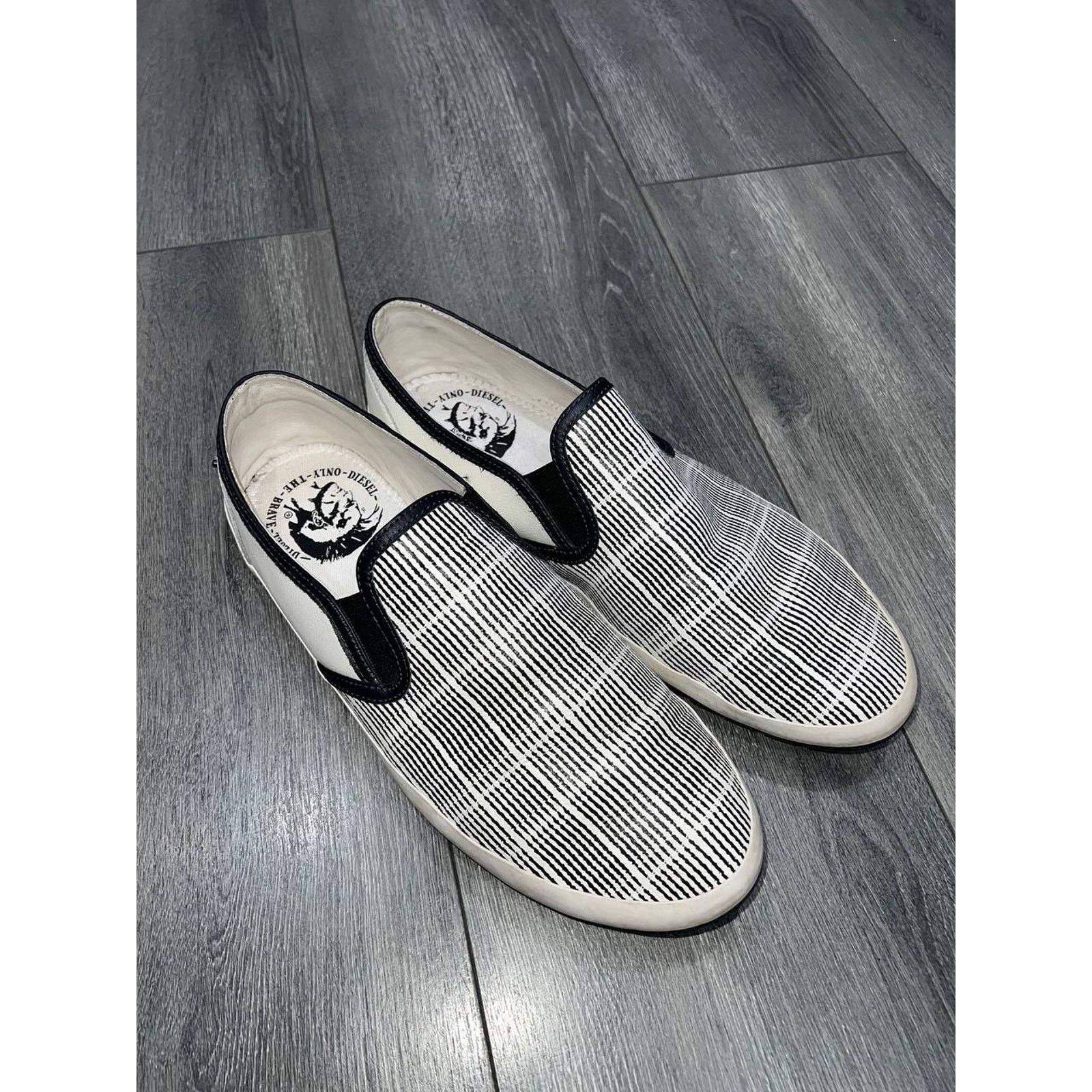 Diesel DIESEL Men's White striped leather Sneakers 10.5 S000058 Size US 9.5 / EU 42-43 - 4 Thumbnail