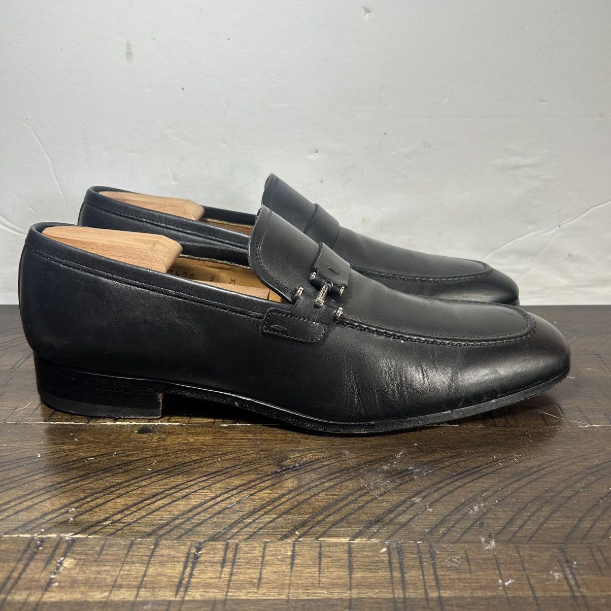 Magnanni Raso II is a men's slip-on loafer Men Sz 9M
