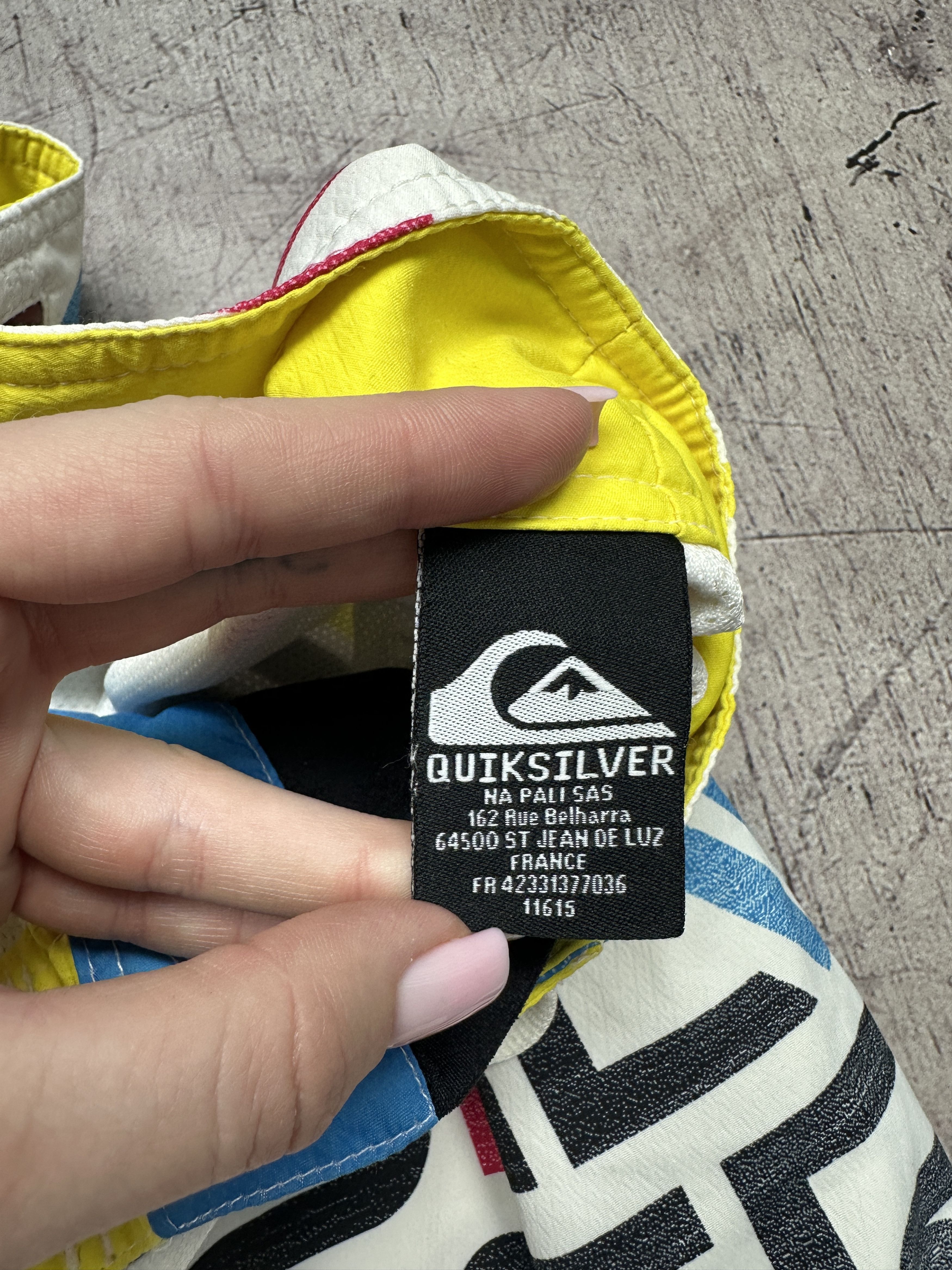 Quiksilver Quiksilver Vintage Mens Surf Style Swimming Shorts Size US 28 / EU 44 - 5 Thumbnail