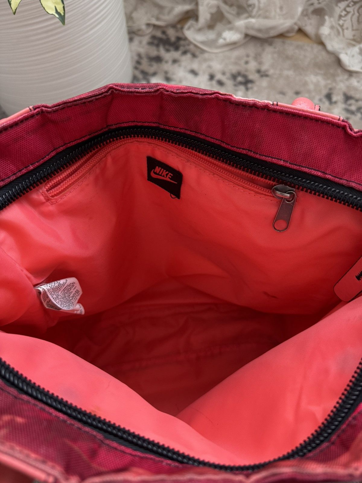 Nike Vintage Nike Bag Red Art Print Limited Canvas Shoulder Bag Size ONE SIZE - 15 Thumbnail