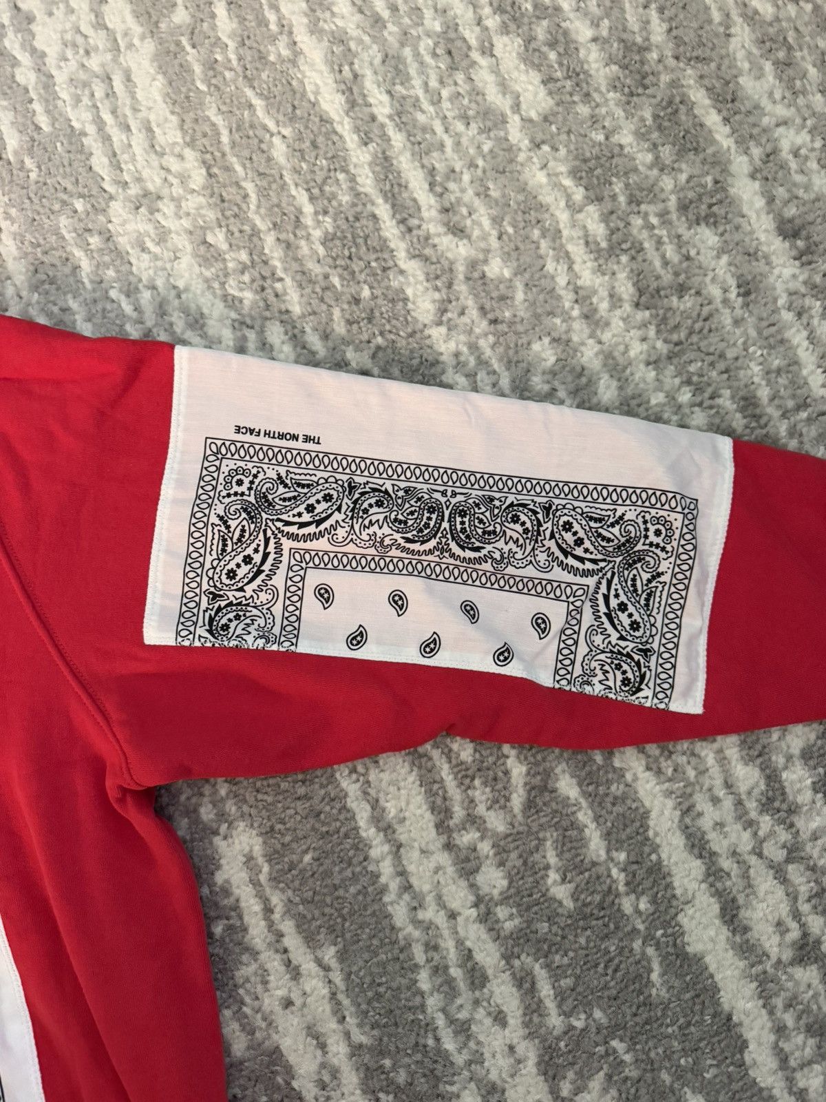Supreme × The North Face Supreme x The North Face Bandana Hoodie Red Size Medium Size US M / EU 48-50 / 2 - 4 Thumbnail