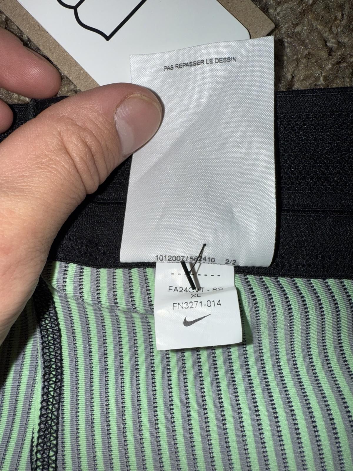 Nike Nike Women’s Aeroswift Dri-Fit ADV Green/Black Shorts Sample Size 40" / US 18 - 2 Thumbnail