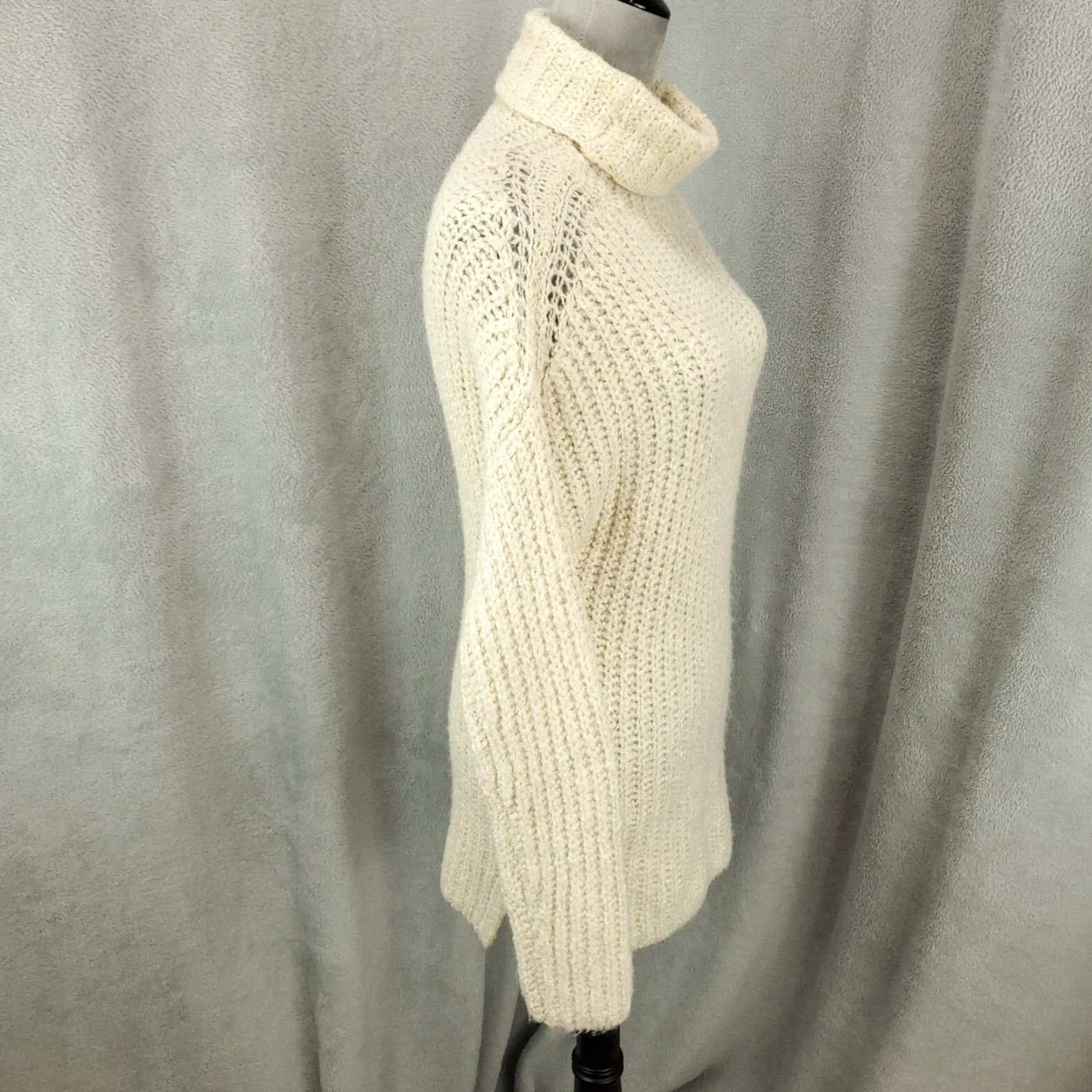 Abercrombie & Fitch Abercrombie & Fitch Sweater Womens XS Wool Blend Cream Long Sleeve Turtleneck Size XS / US 0-2 / IT 36-38 - 2 Thumbnail