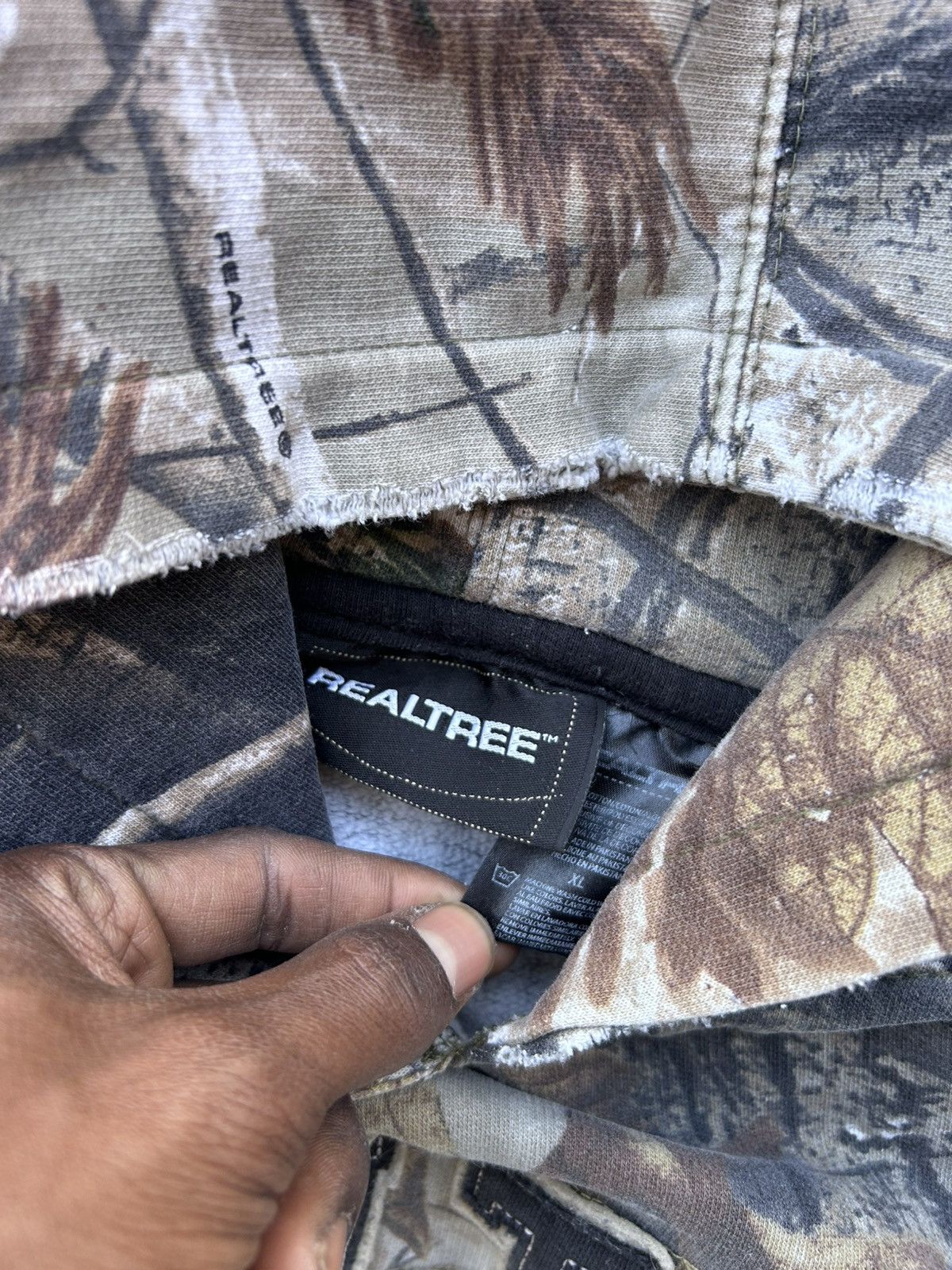 Other Vintage Essential Distressed RealTree Spell-out Hoodie Size US L / EU 52-54 / 3 - 4 Thumbnail