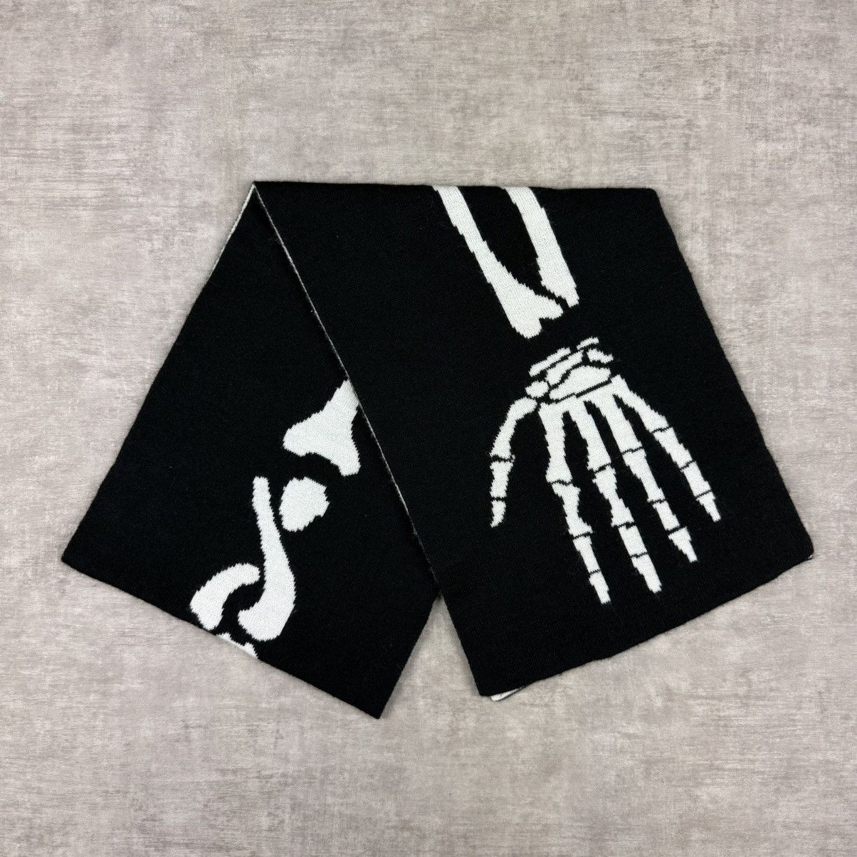 H&M H&M Skeleton Scarf Size ONE SIZE - 1 Thumbnail