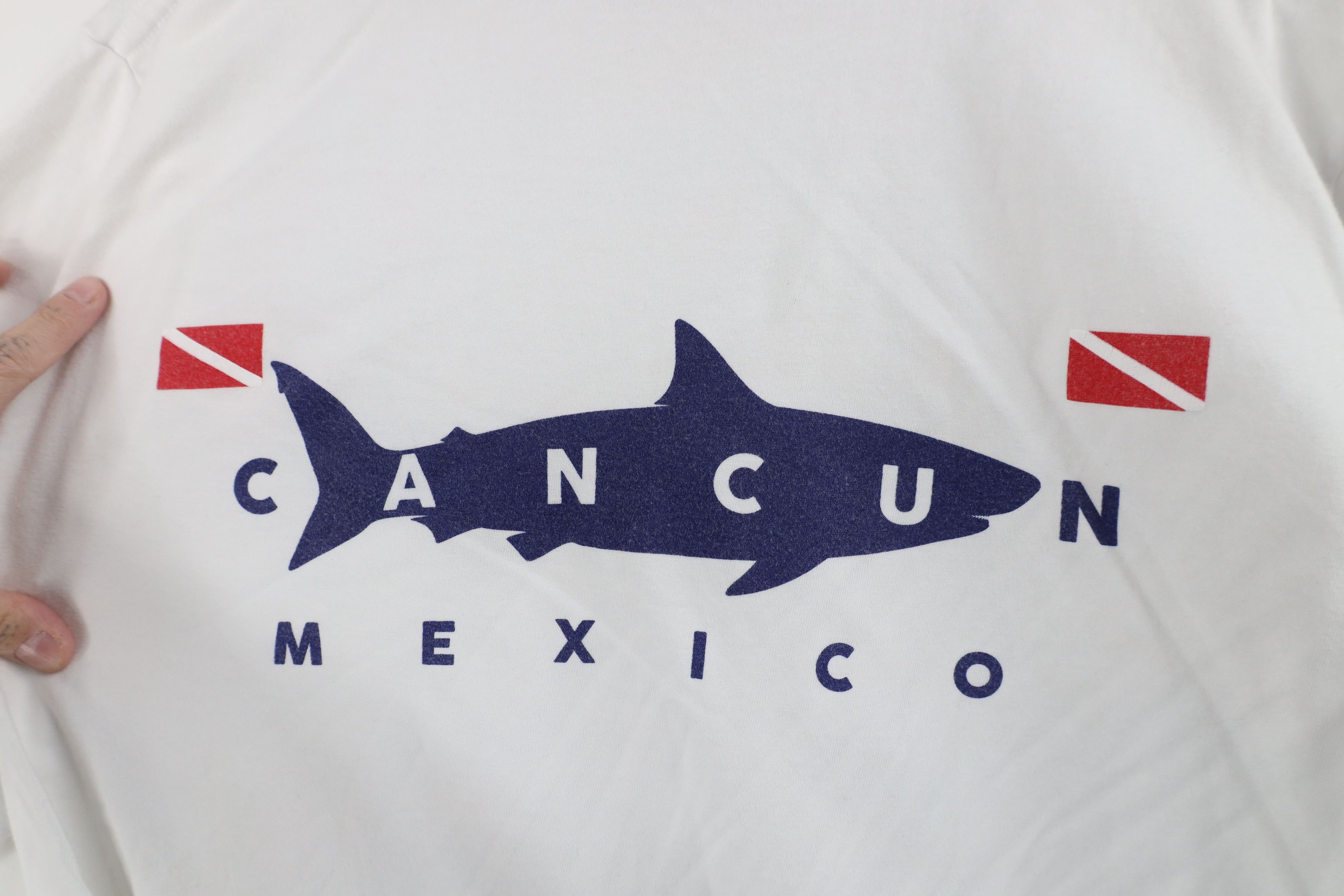 Vintage Vintage Y2K Streetwear Cancun Mexico Shark T-Shirt White Size US M / EU 48-50 / 2 - 10 Thumbnail