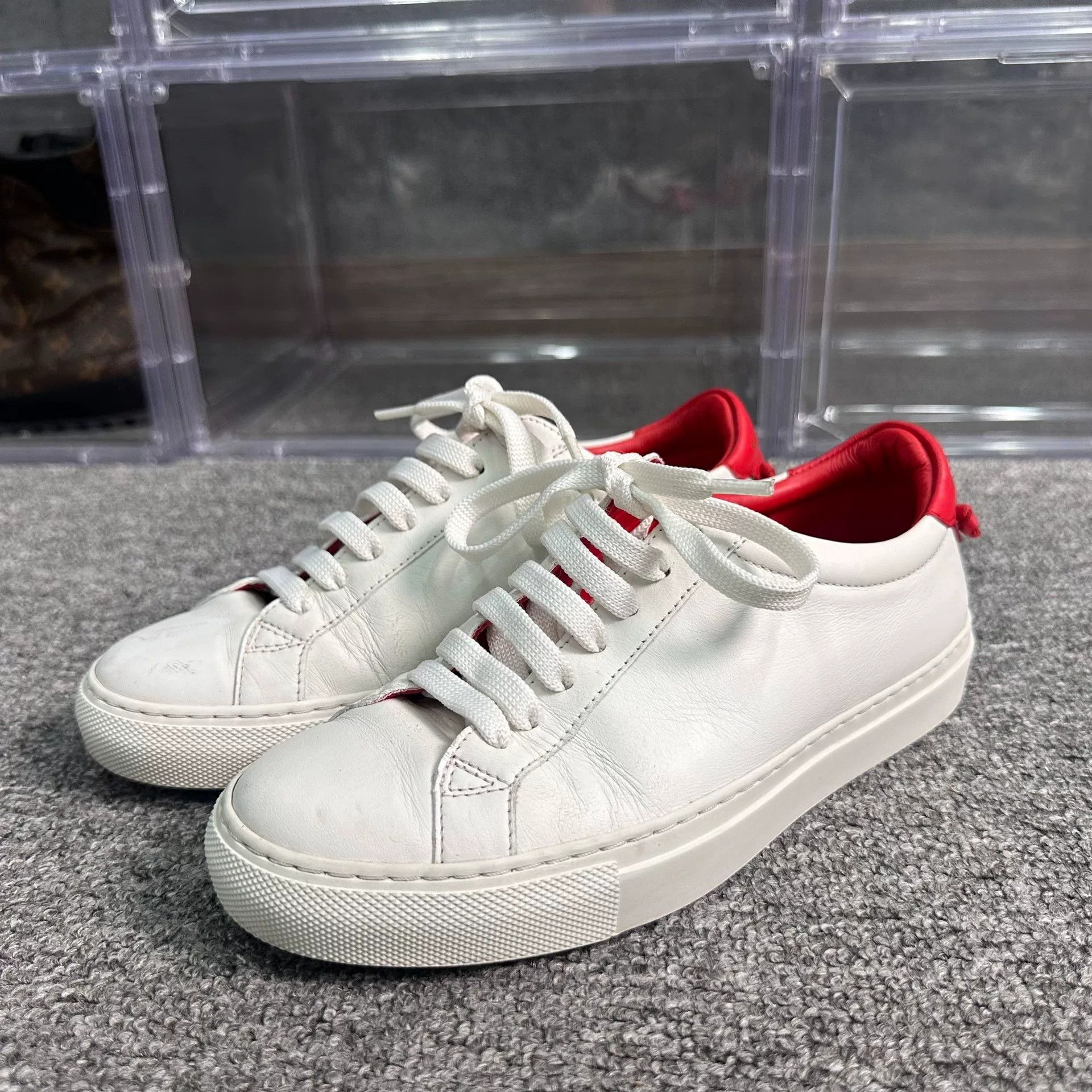 Givenchy Givenchy White Lowtop Sneakers 10 Men Size US 10 / EU 43 - 1 Thumbnail