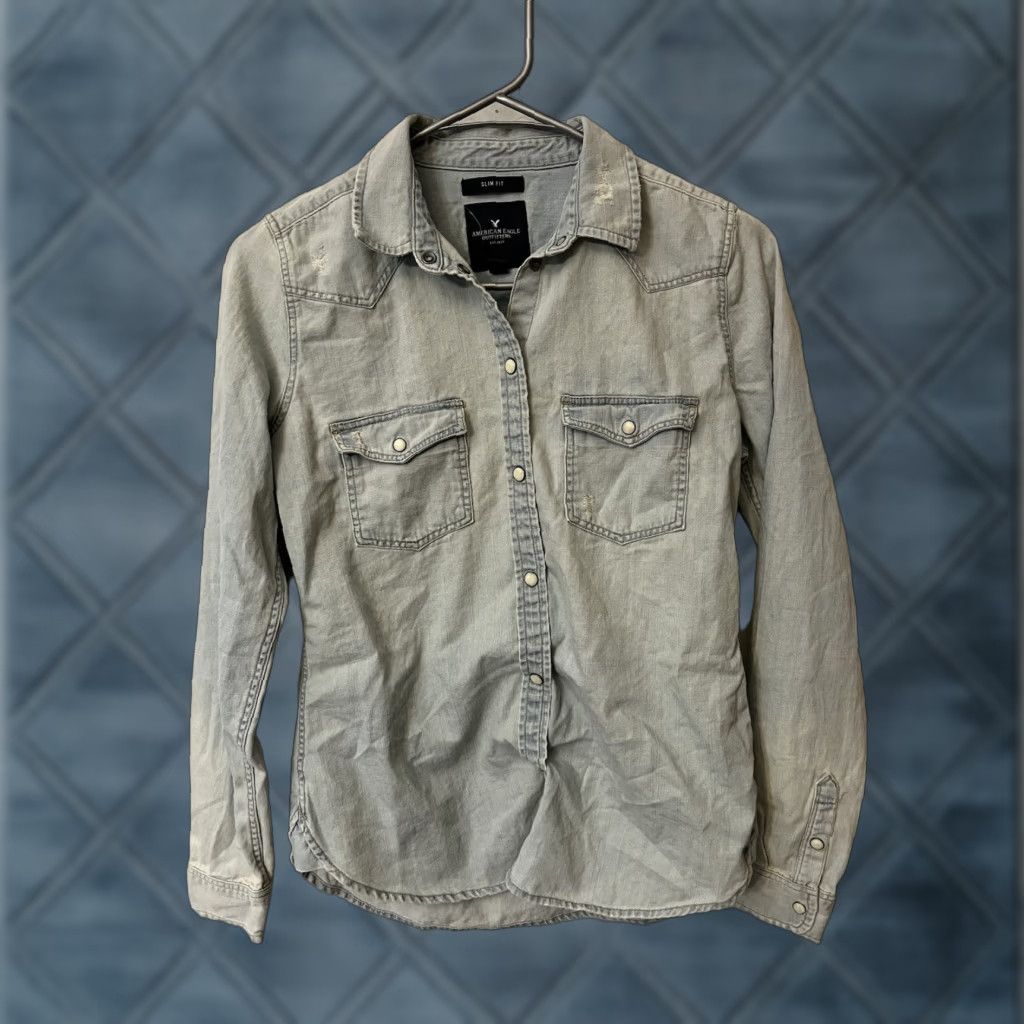 American Eagle Outfitters American Eagle Outfitters Shirt Womens XS Slim Blue Chambray Western Cowgirl Pearl Snap Size XS / US 0-2 / IT 36-38 - 1 Thumbnail