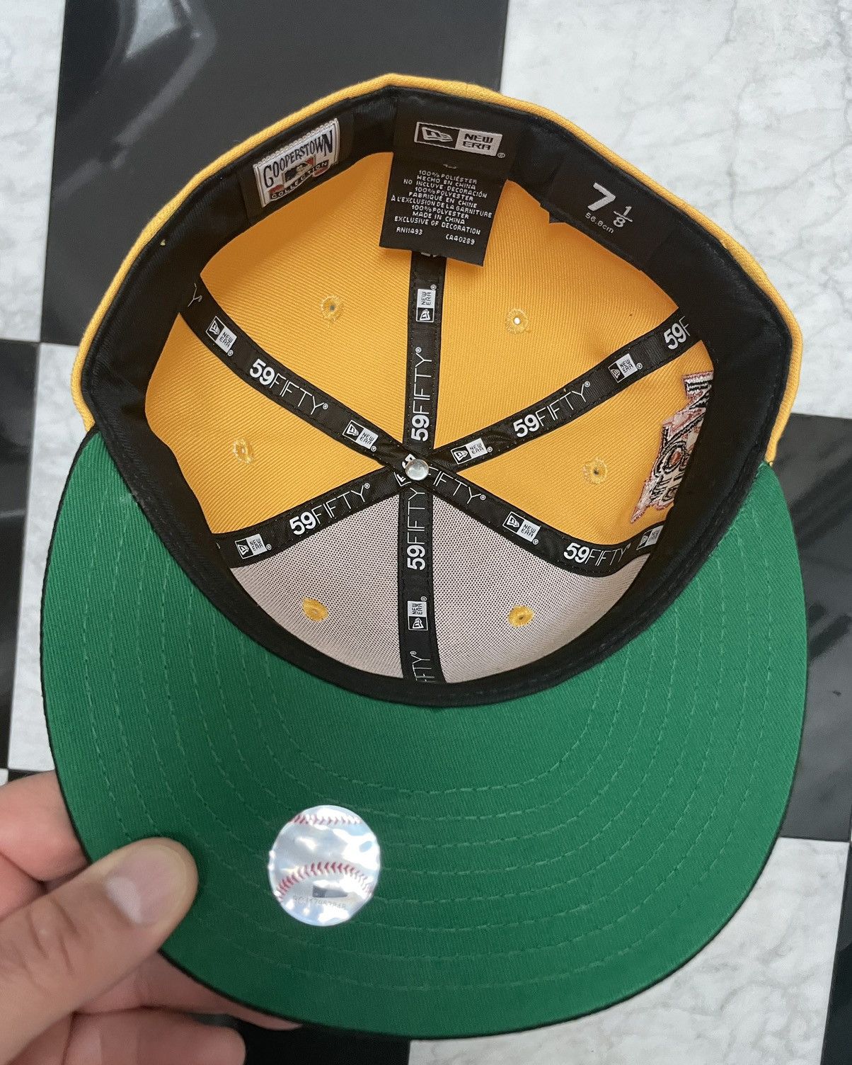 New Era 🔥 Exclusive Pittsburgh Pirates fitted 7 1/8 Size ONE SIZE - 4 Thumbnail