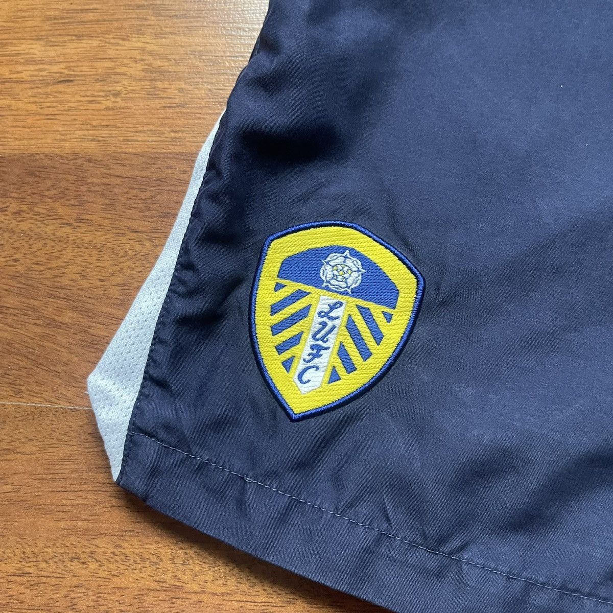 Vintage LEEDS UNITED ADMIRAL FOOTBALL SOCCER AWAY SHORTS #22 Size US 34 / EU 50 - 4 Thumbnail
