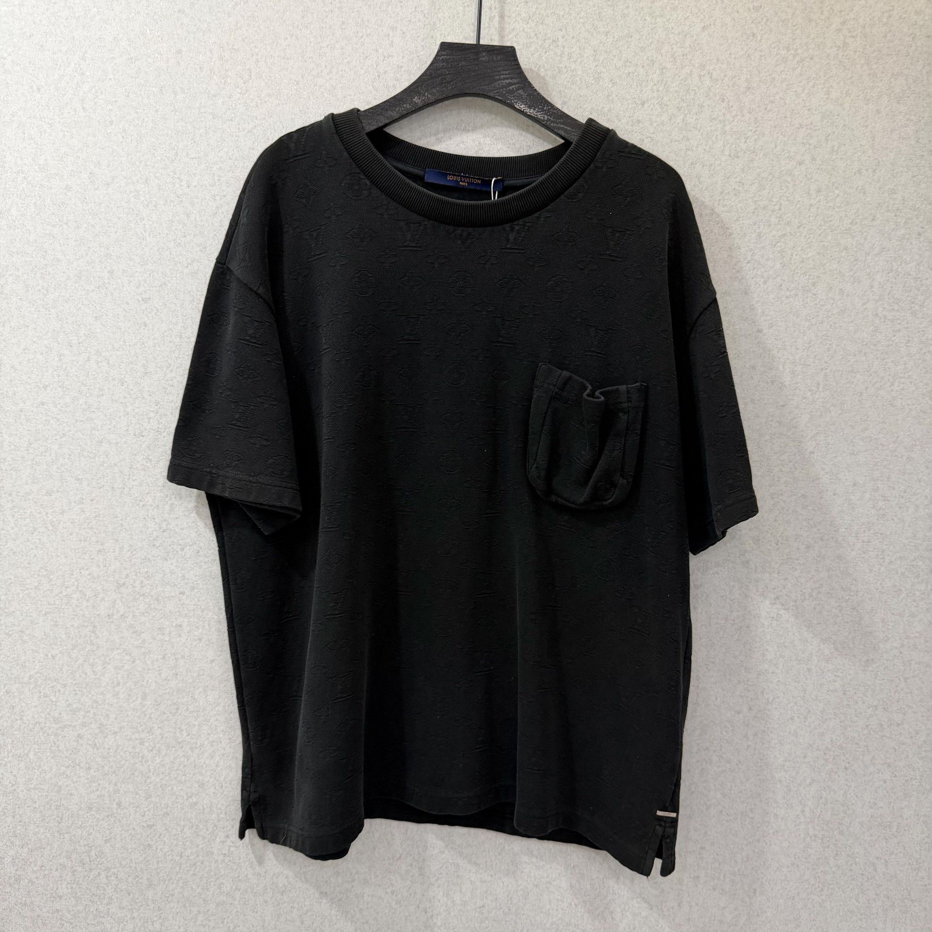 Louis Vuitton Louis Vuitton Black T-Shirt l Men Size US L / EU 52-54 / 3 - 1 Thumbnail