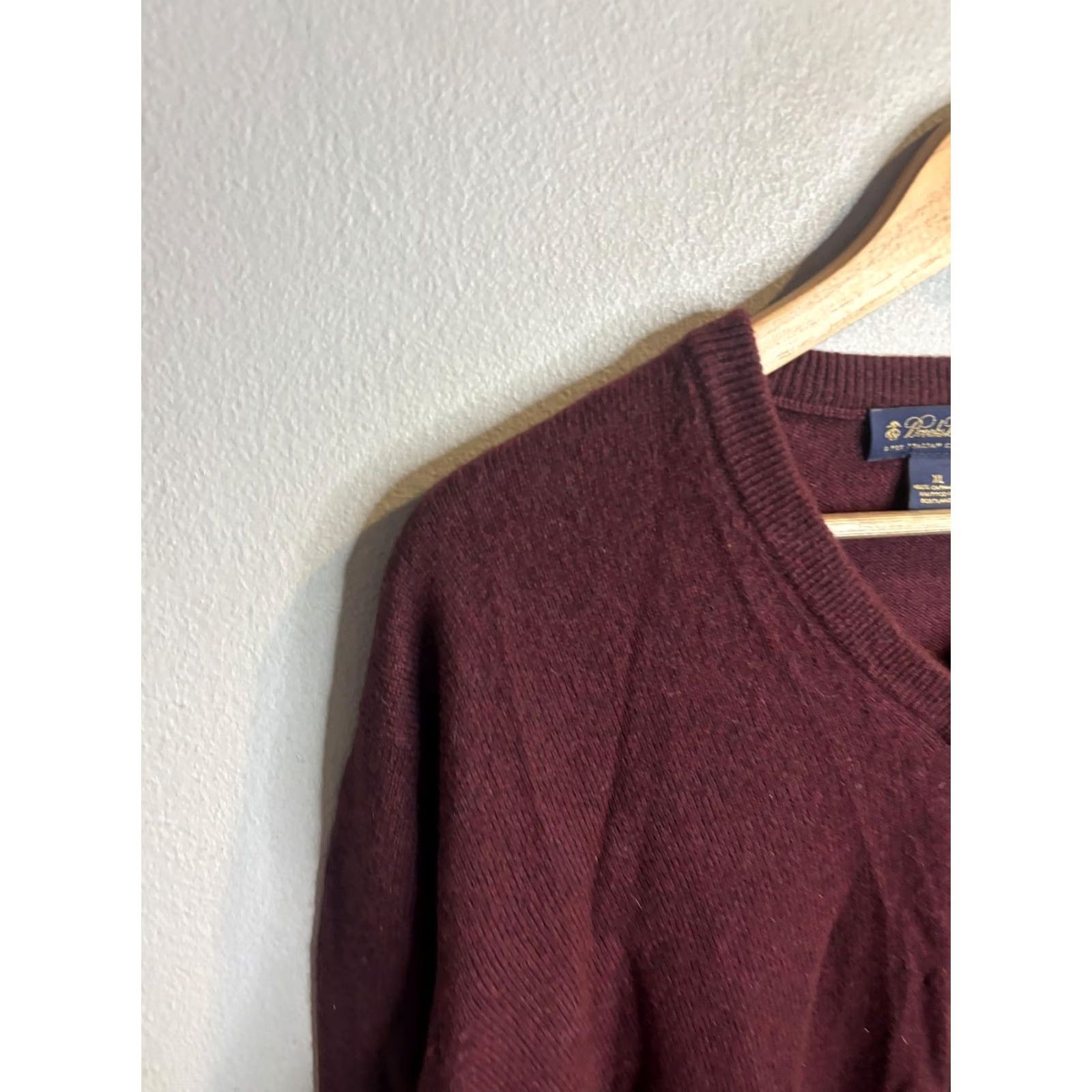 Brooks Brothers Brooks Brothers Sweater XL Mens Red Cashmere V-Neck Knit Scotland Pullover Long Sleeve Tight-Knit 3 Ply Solid Classic Casual Winter Reg/Regular Size US XL / EU 56 / 4 - 2 Thumbnail