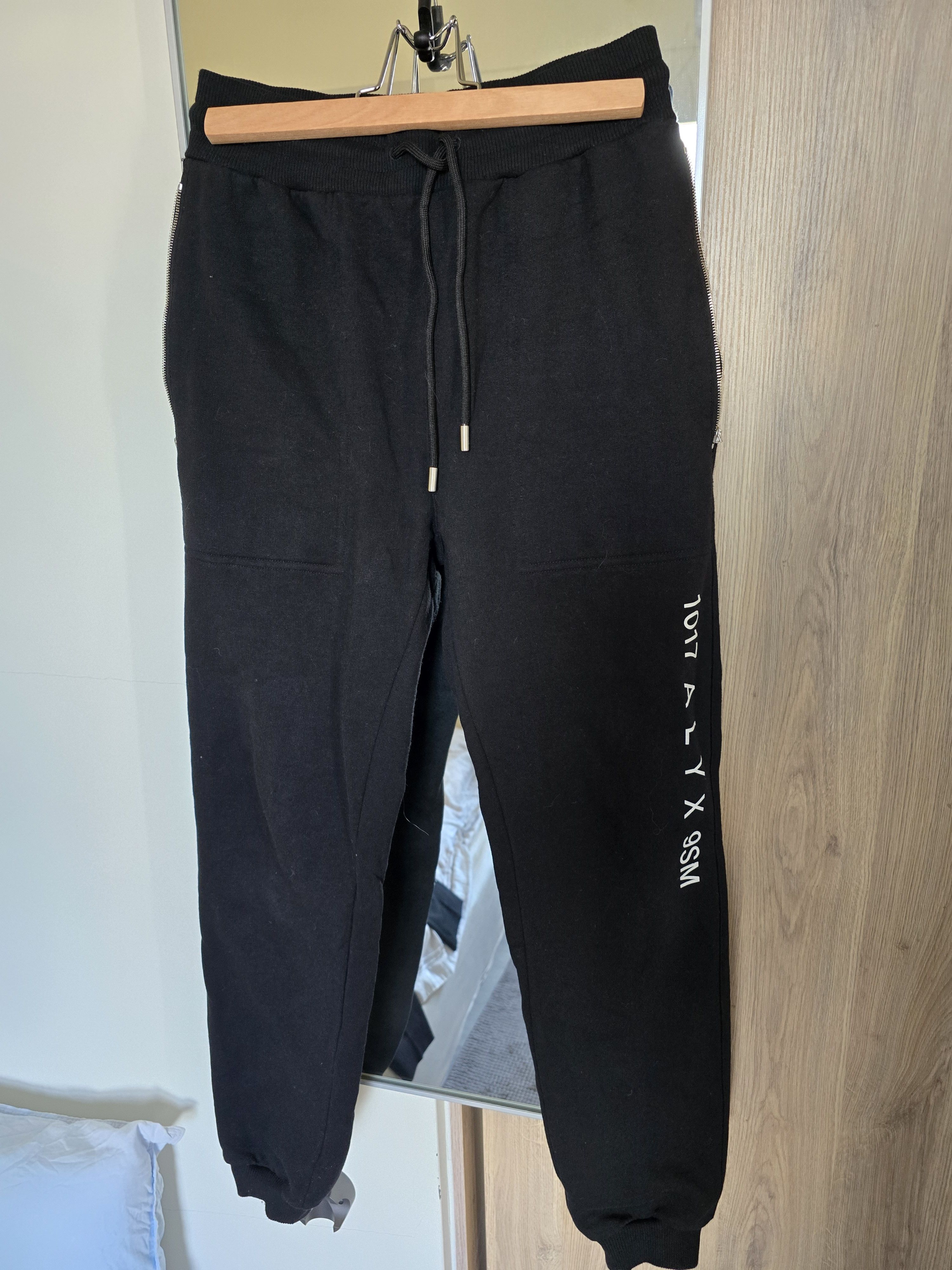 1017 ALYX 9SM 1017 ALYX 9SM sweatpants xs Size US 30 / EU 46 - 2 Thumbnail