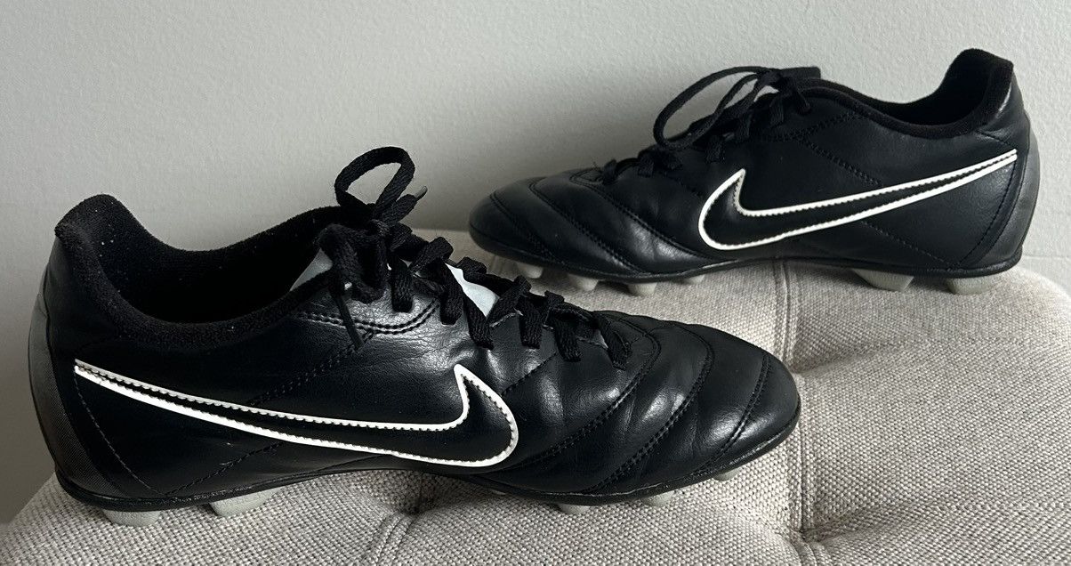 Nike Nike Rio Tiempo Youth Black Soccer Cleats Shoes 524396-010 Size US 6 / EU 39 - 4 Thumbnail