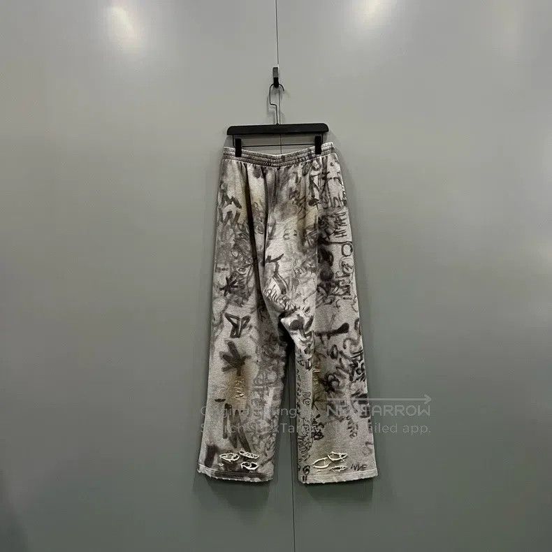 Balenciaga Balenciaga size M Logo Graffiti Elastic Waist Sweatpants M Size US 27 - 2 Thumbnail