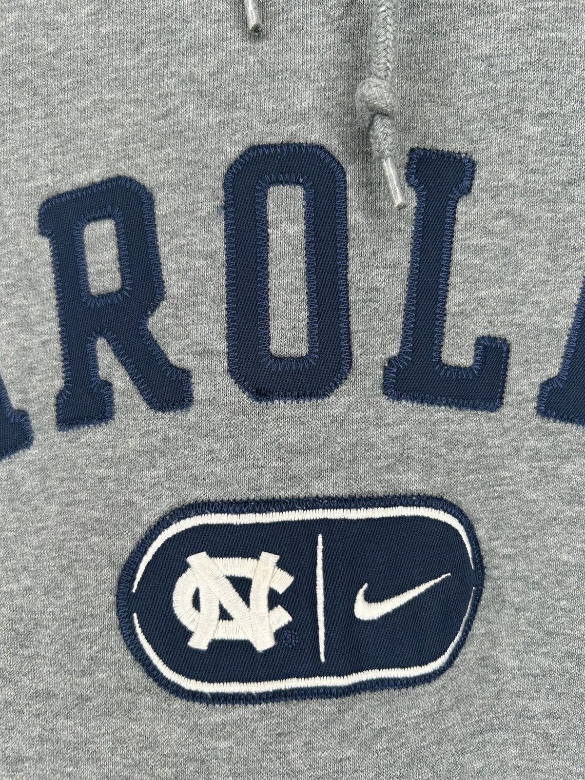 Nike Vintage Nike North Carolina Embroidered Hoodie Size US XL / EU 56 / 4 - 5 Thumbnail