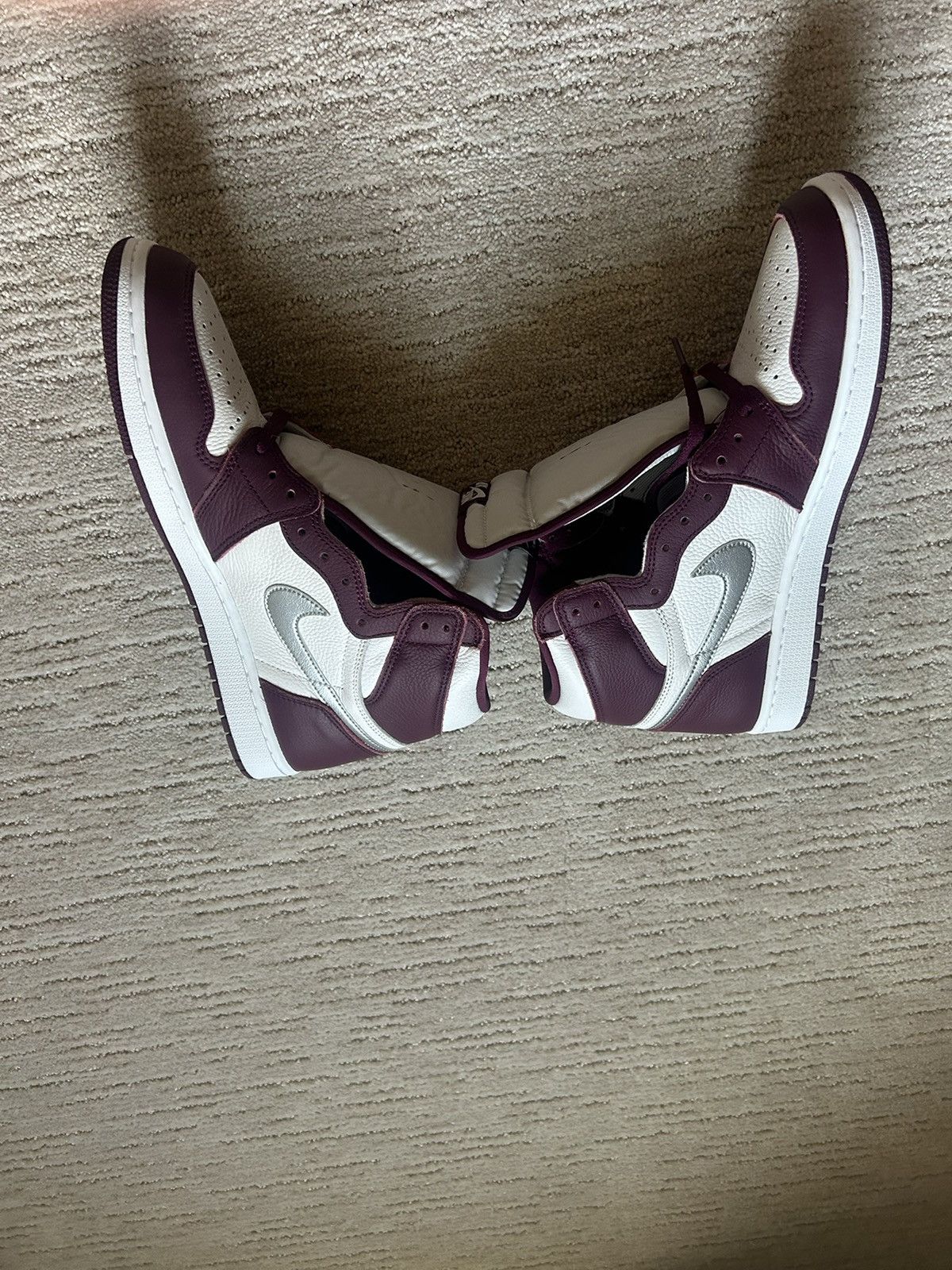 Jordan Brand Jordan 1 Retro High OG Bordeaux Size US 11 / EU 44 - 2 Thumbnail