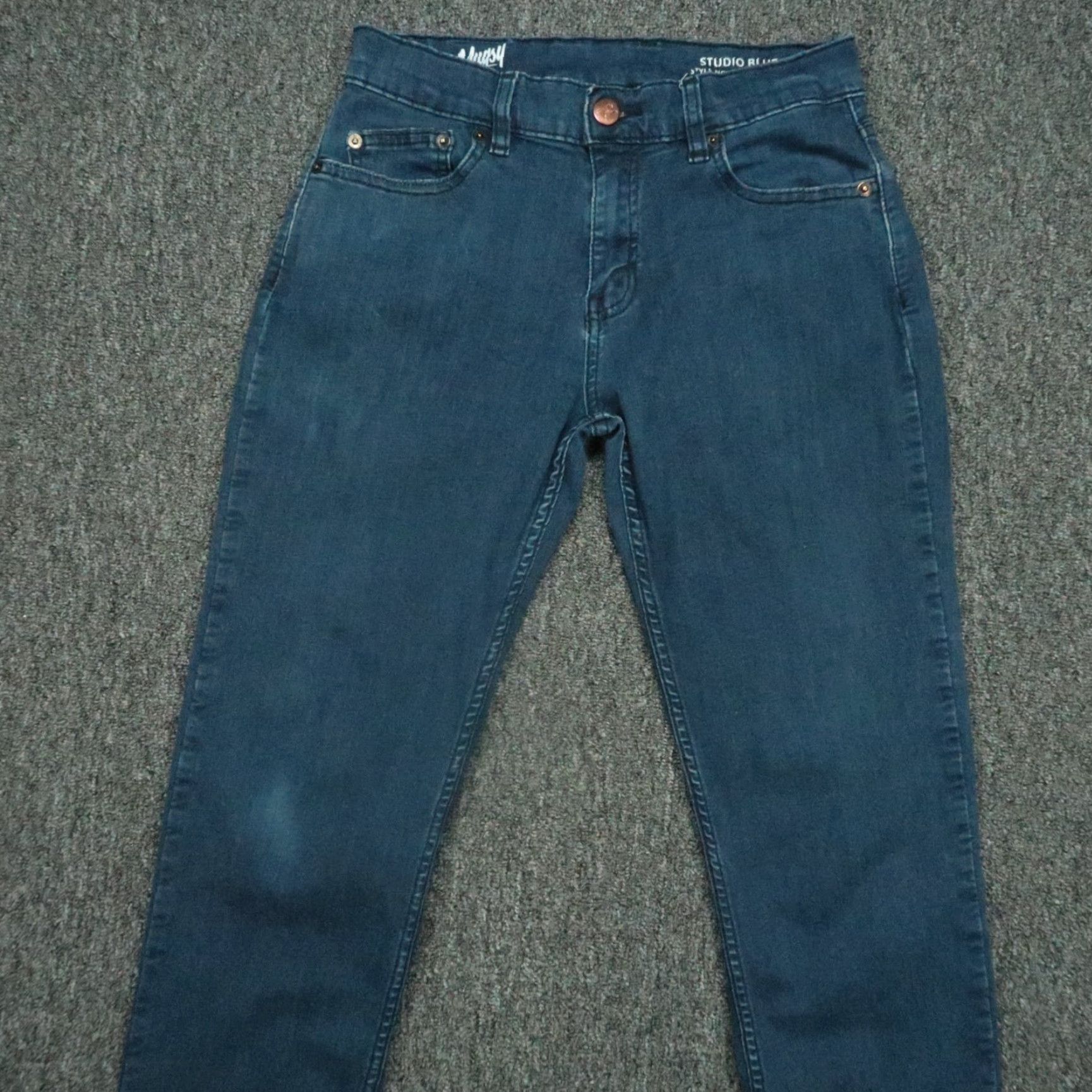 Vintage Mugsy Jeans Men 5-Pocket Straight Style Denim Jeans Blue Medium Wash 31x32 Cotton Polyester Viscose Stretch Regular Fit Belt Loops Machine Washable Size US 31 - 2 Thumbnail
