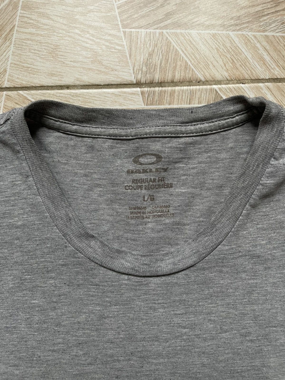 Oakley × Vintage OAKLEY SOFTWARE VINTAGE Y2K CENTRE LOGO SHIRT HYPE MENS L Size US L / EU 52-54 / 3 - 9 Thumbnail