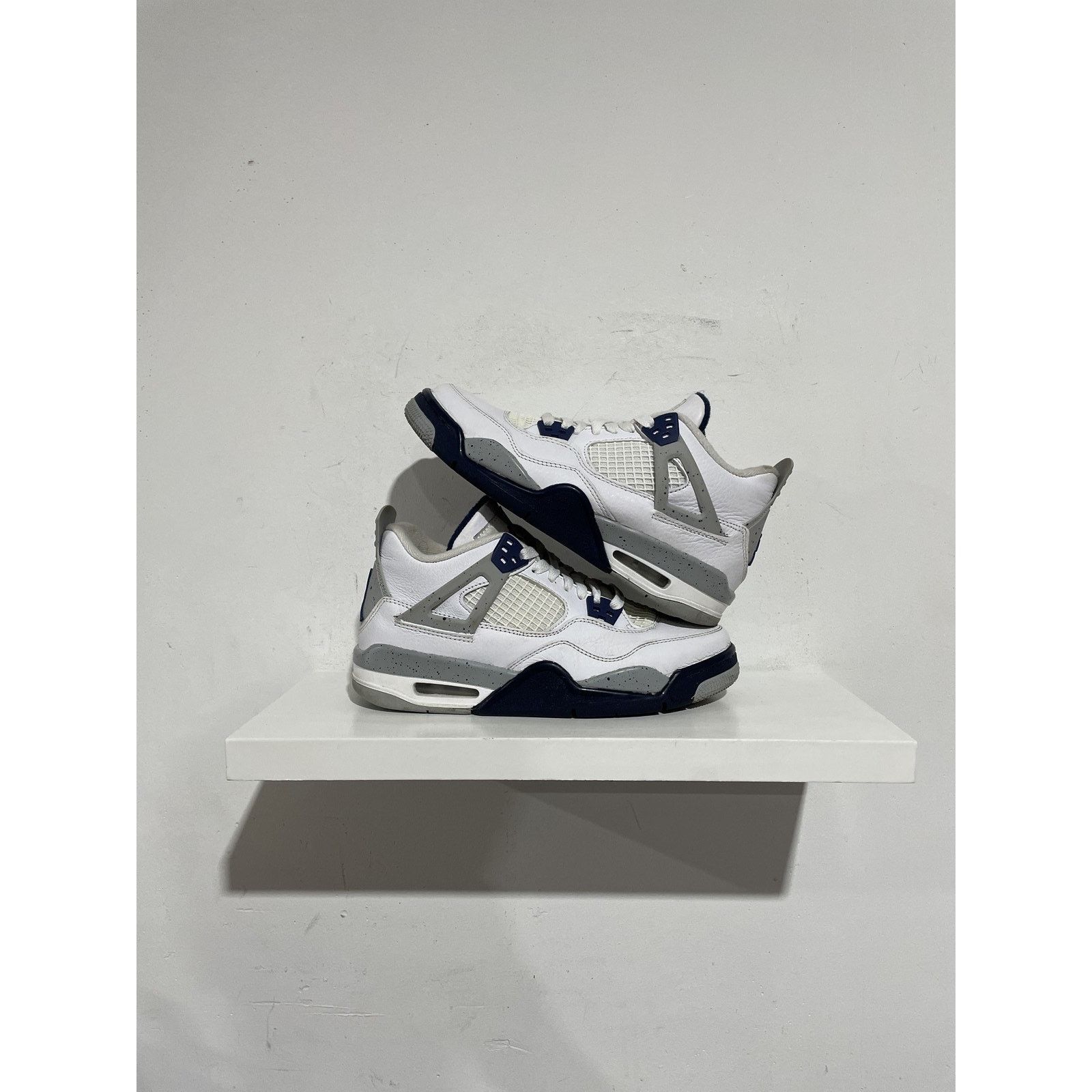 Nike JORDAN 4 RETRO MIDNIGHT NAVY (GS) SIZE 6Y PREOWNED Size US 6 / EU 39 - 1 Thumbnail