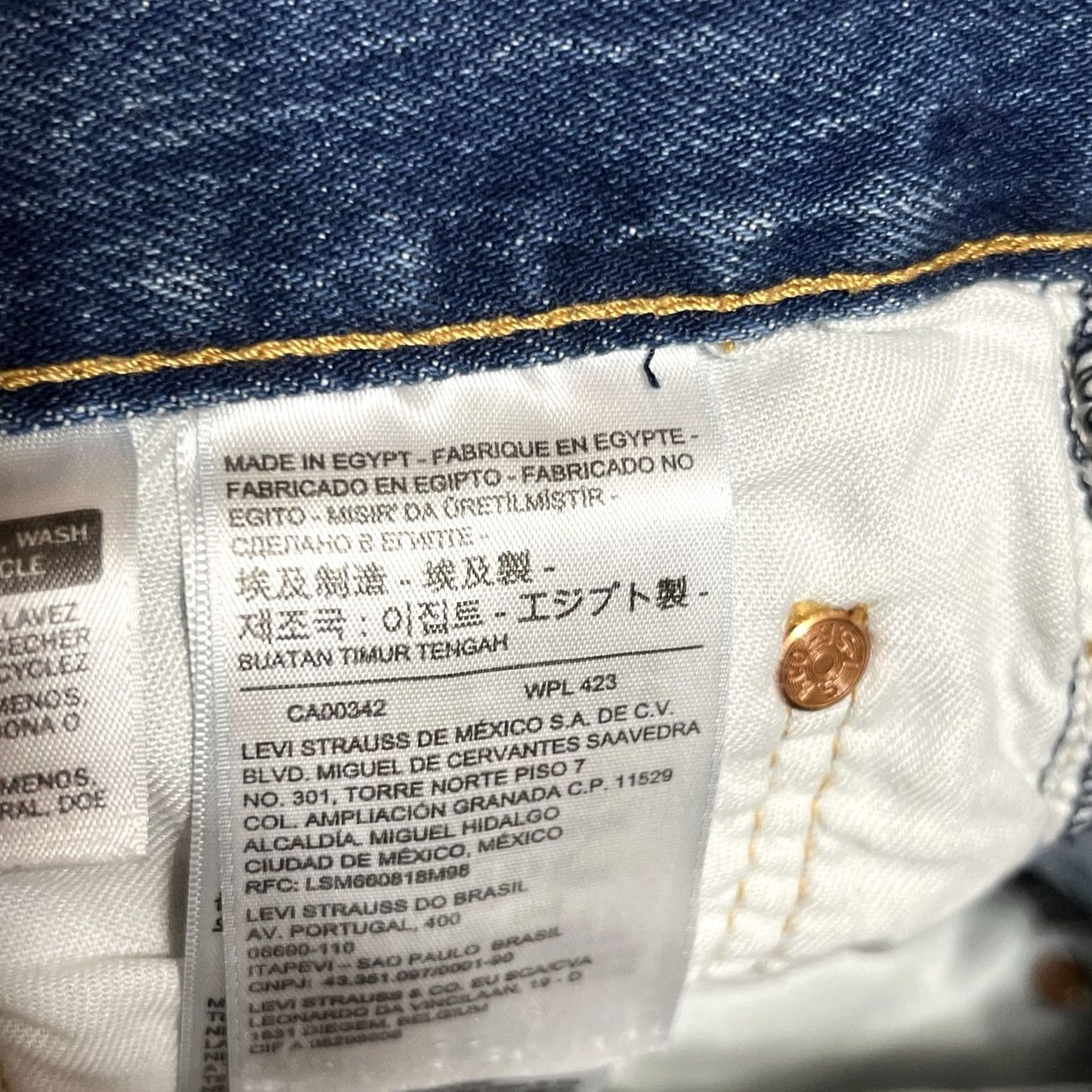 Levi's Levi's 501 Jeans Mens 36x29 Blue Distressed Button Fly Straight 90s USA Vintage No Size US 36 / EU 52 - 7 Thumbnail