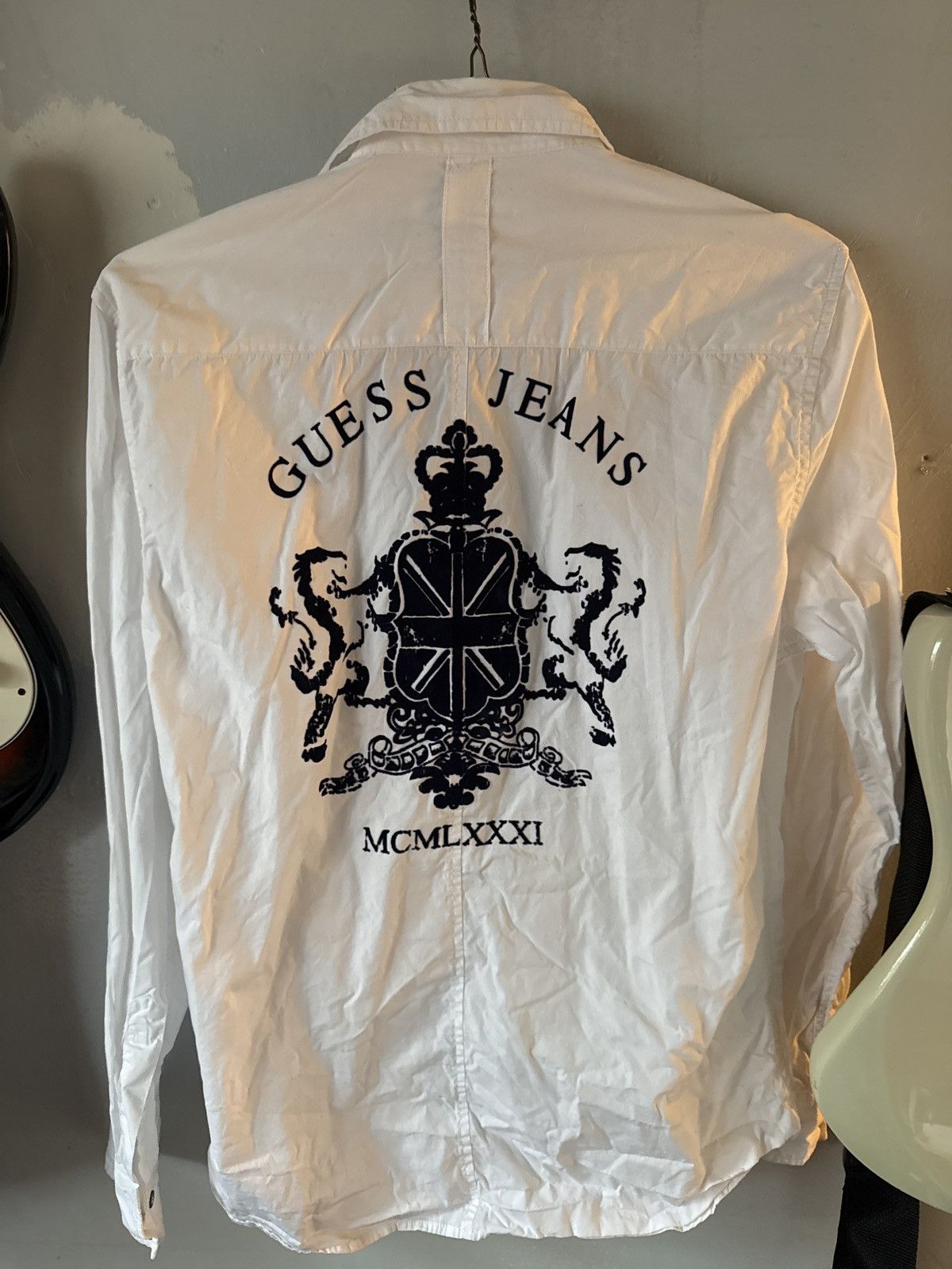 Guess Guess dress shirt with regal embroidery on back Size US M / EU 48-50 / 2 - 1 Thumbnail