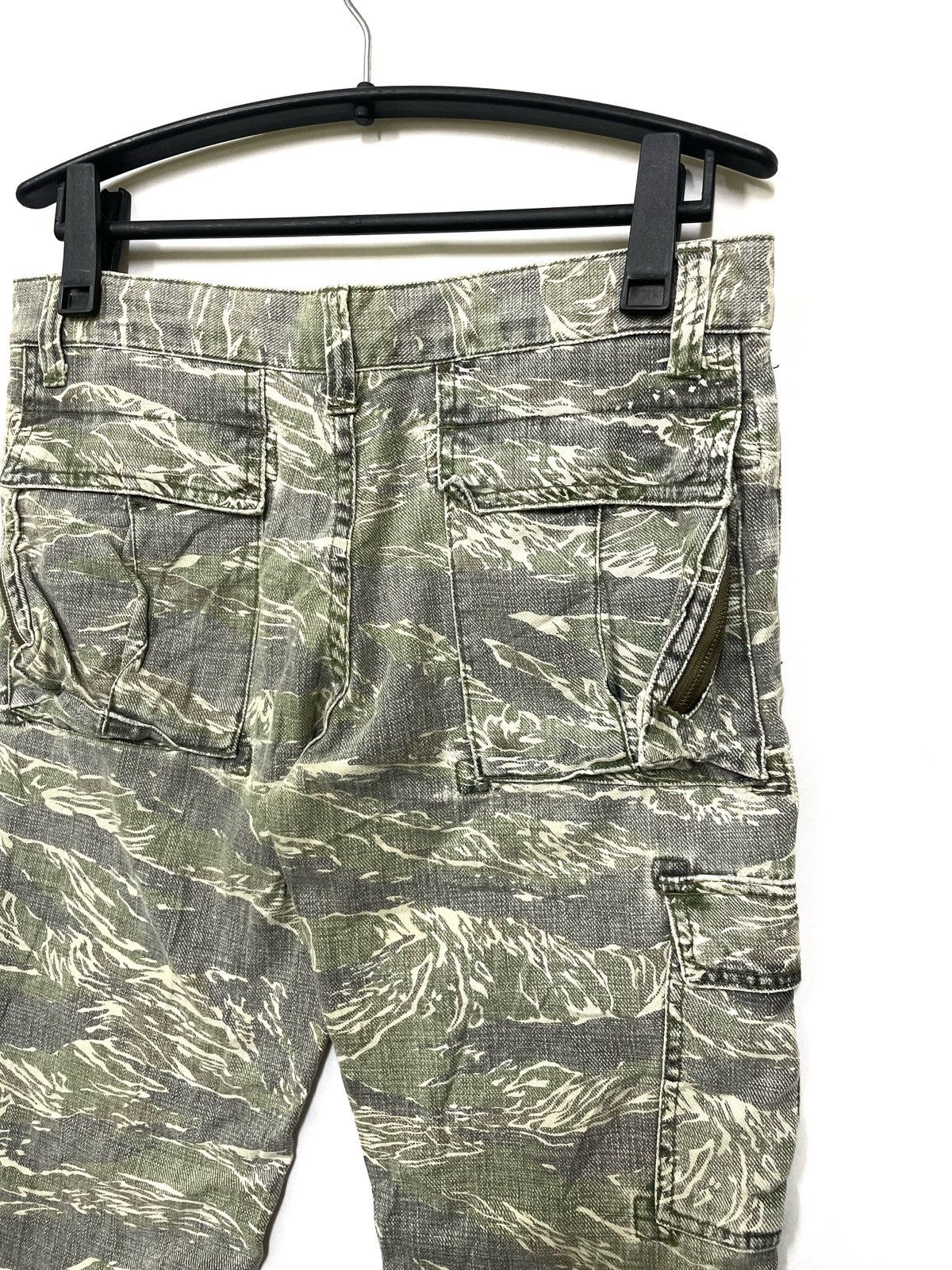 If Six Was Nine G.O.A design camo plus jeans by Semanticdesign Size US 34 / EU 50 - 8 Thumbnail