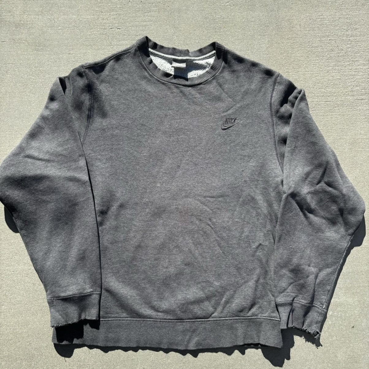 Nike × Vintage Vintage Nike 2000s grey crewneck sweatshirt embroidered logo Size US L / EU 52-54 / 3 - 1 Thumbnail