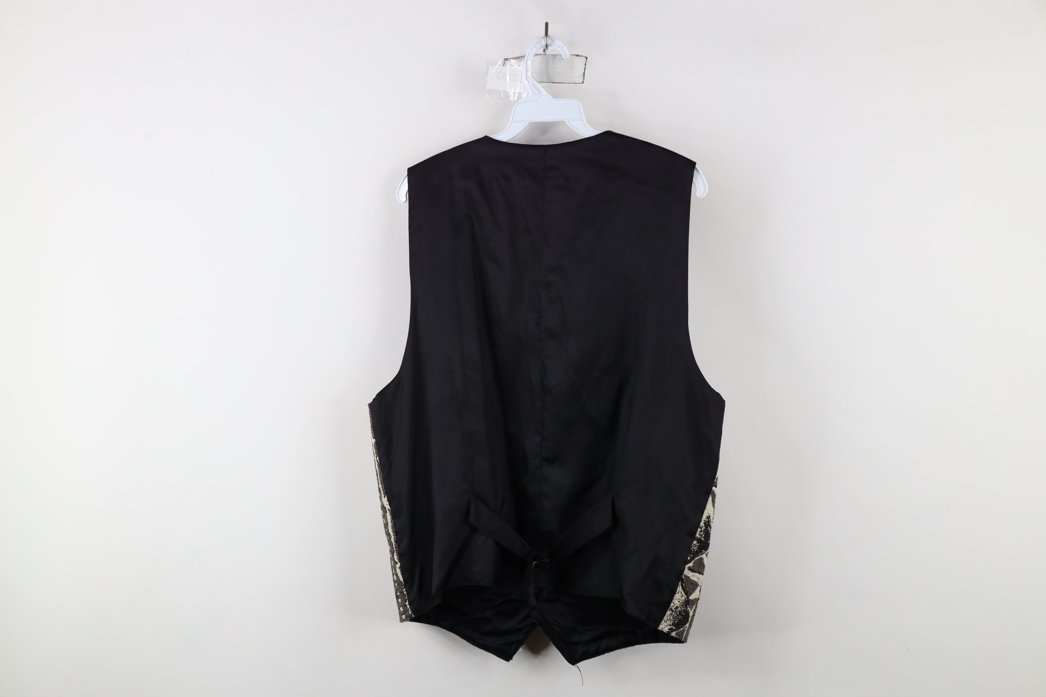 Vintage Vintage 90s Streetwear Geometric Buckle Back Vest Jacket USA Size US L / EU 52-54 / 3 - 9 Thumbnail