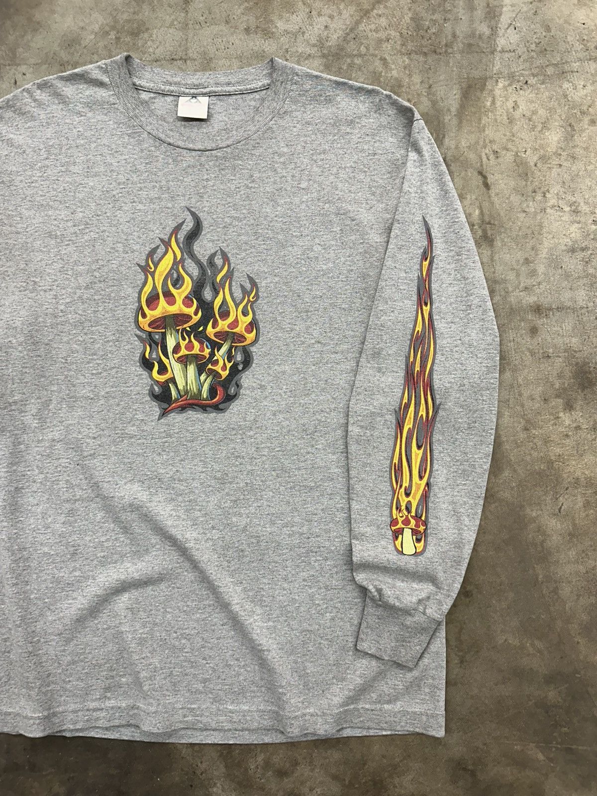 Vintage Vintage Mushroom Flames Long Sleeve Shirt Y2K Graphic Tee Size US L / EU 52-54 / 3 - 6 Thumbnail