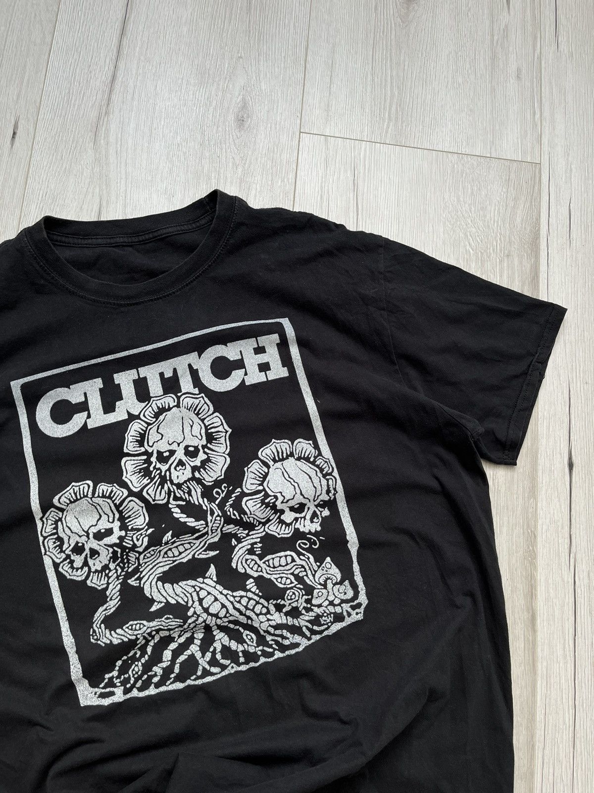 Band Tees × Vintage 90s Vintage Clutch Dead Zombie Flowers Punk T-Shirt Size US XL / EU 56 / 4 - 2 Thumbnail