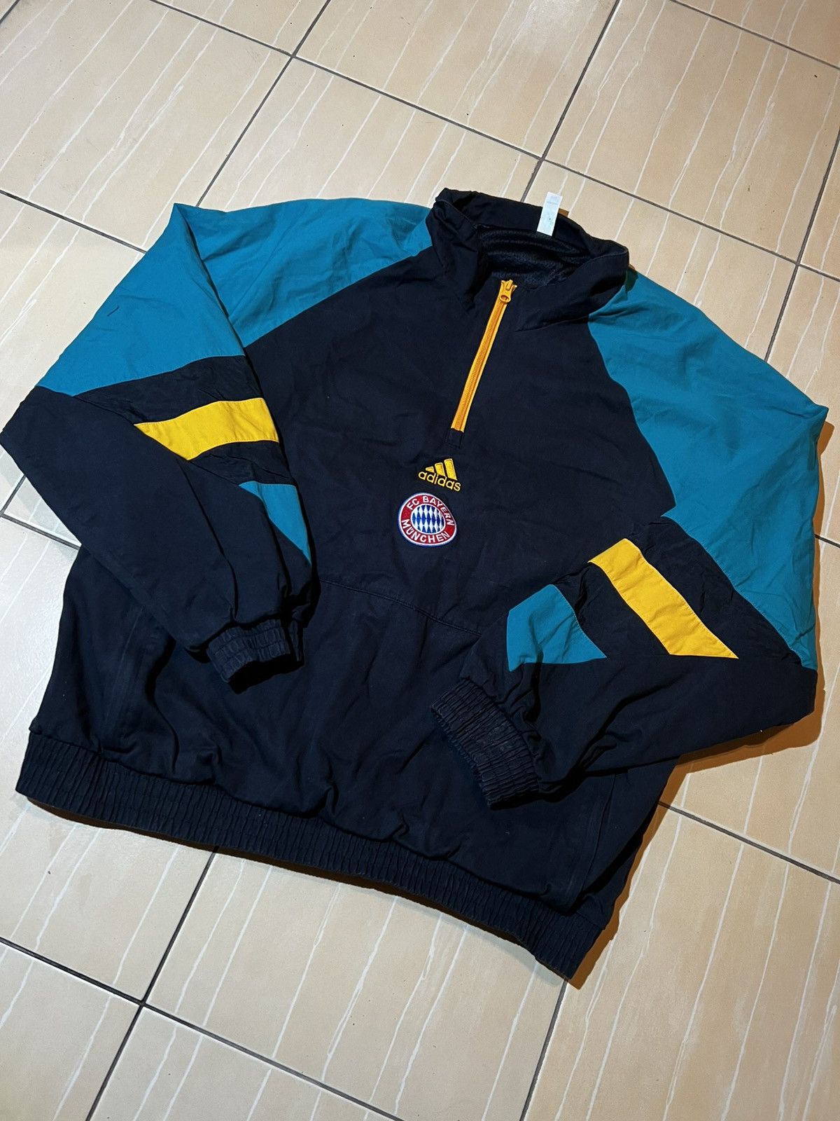 Adidas Adidas fc bayern munchen icoon Size US M / EU 48-50 / 2 - 1 Thumbnail