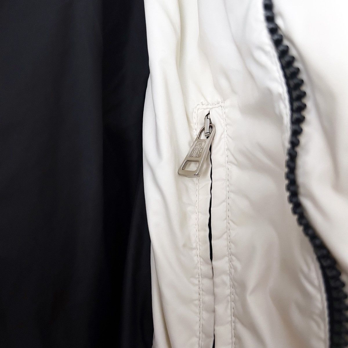 Moncler Moncler puffer jacket on off white cream Size US M / EU 48-50 / 2 - 11 Thumbnail