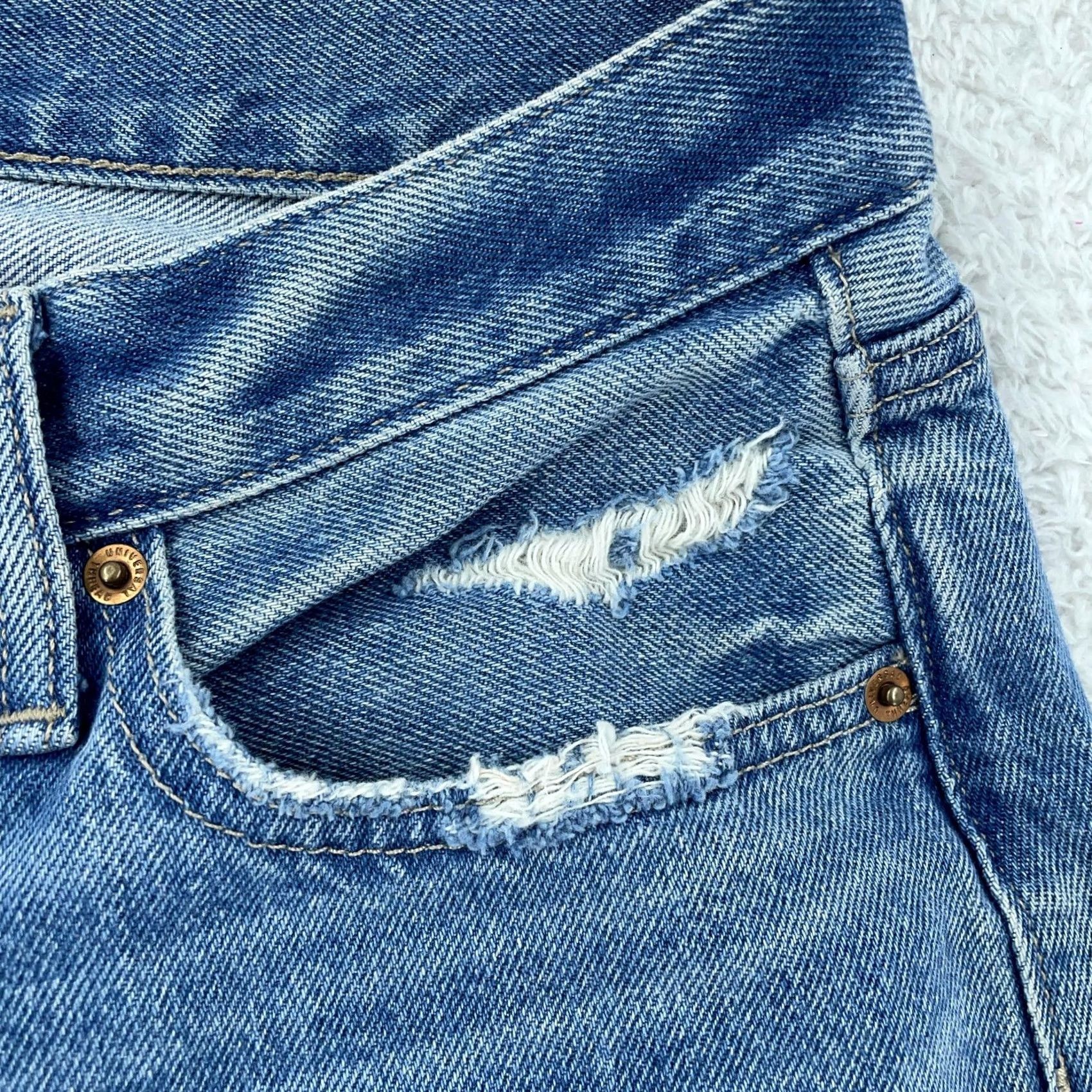 Vintage Universal Thread Jeans Womens 4 Blue Distressed Mid Rise 90s Baggy Denim Relaxed Pockets Vel 31in Inseam Size 27" / US 4 / IT 40 - 7 Thumbnail
